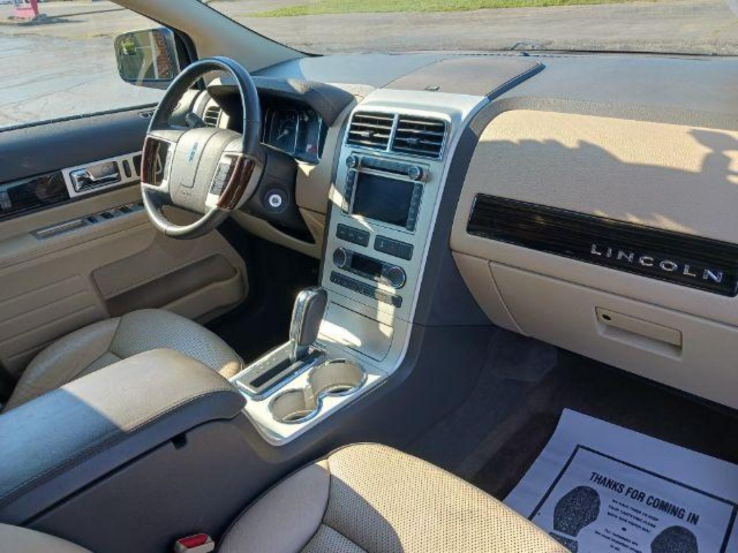 2010 White Platinum Metallic Tri Coat Lincoln MKX FWD (2LMDJ6JC1AB) with an 3.5L V6 DOHC 24V engine, 6-Speed Automatic transmission, located at 1865 W 2nd St., Xenia, OH, 45385, (937) 372-7777, 39.681259, -83.961945 - Photo#8