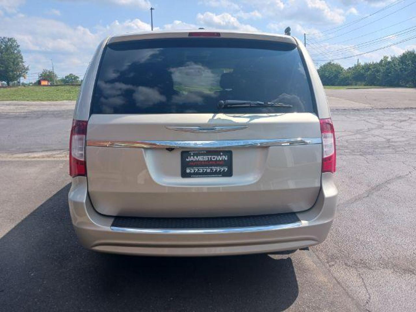 2013 Cashmere Pearl Chrysler Town and Country SPORTS VAN (2C4RC1BG1DR) with an 3.6L V6 DOHC 24V engine, 6-Speed Automatic transmission, located at 1865 W 2nd St., Xenia, OH, 45385, (937) 372-7777, 39.681259, -83.961945 - Photo#5