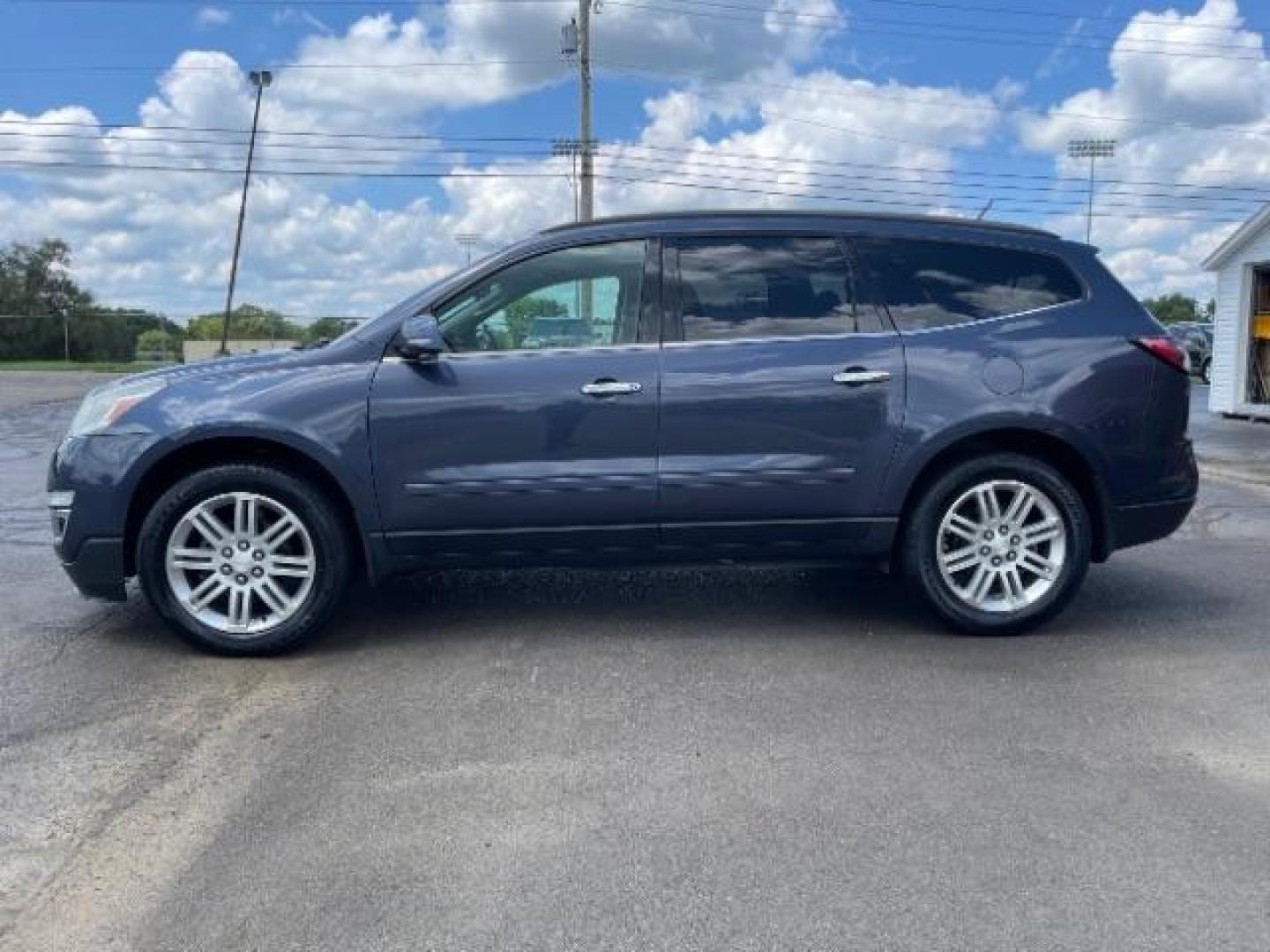 2013 Atlantis Blue Metallic Chevrolet Traverse 1LT FWD (1GNKRGKD5DJ) with an 3.6L V6 DOHC 24V engine, 6-Speed Automatic transmission, located at 1865 W 2nd St., Xenia, OH, 45385, (937) 372-7777, 39.681259, -83.961945 - Photo#2