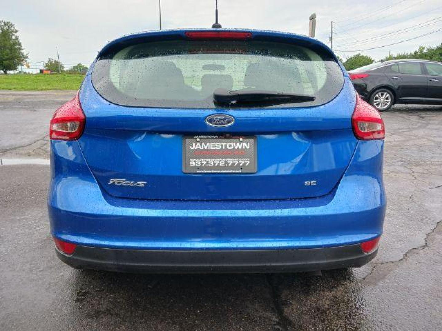 2018 Lightning Blue Metallic Ford Focus SE Hatch (1FADP3K29JL) with an 2.0L L4 DOHC 16V engine, located at 1865 W 2nd St., Xenia, OH, 45385, (937) 372-7777, 39.681259, -83.961945 - Photo#5