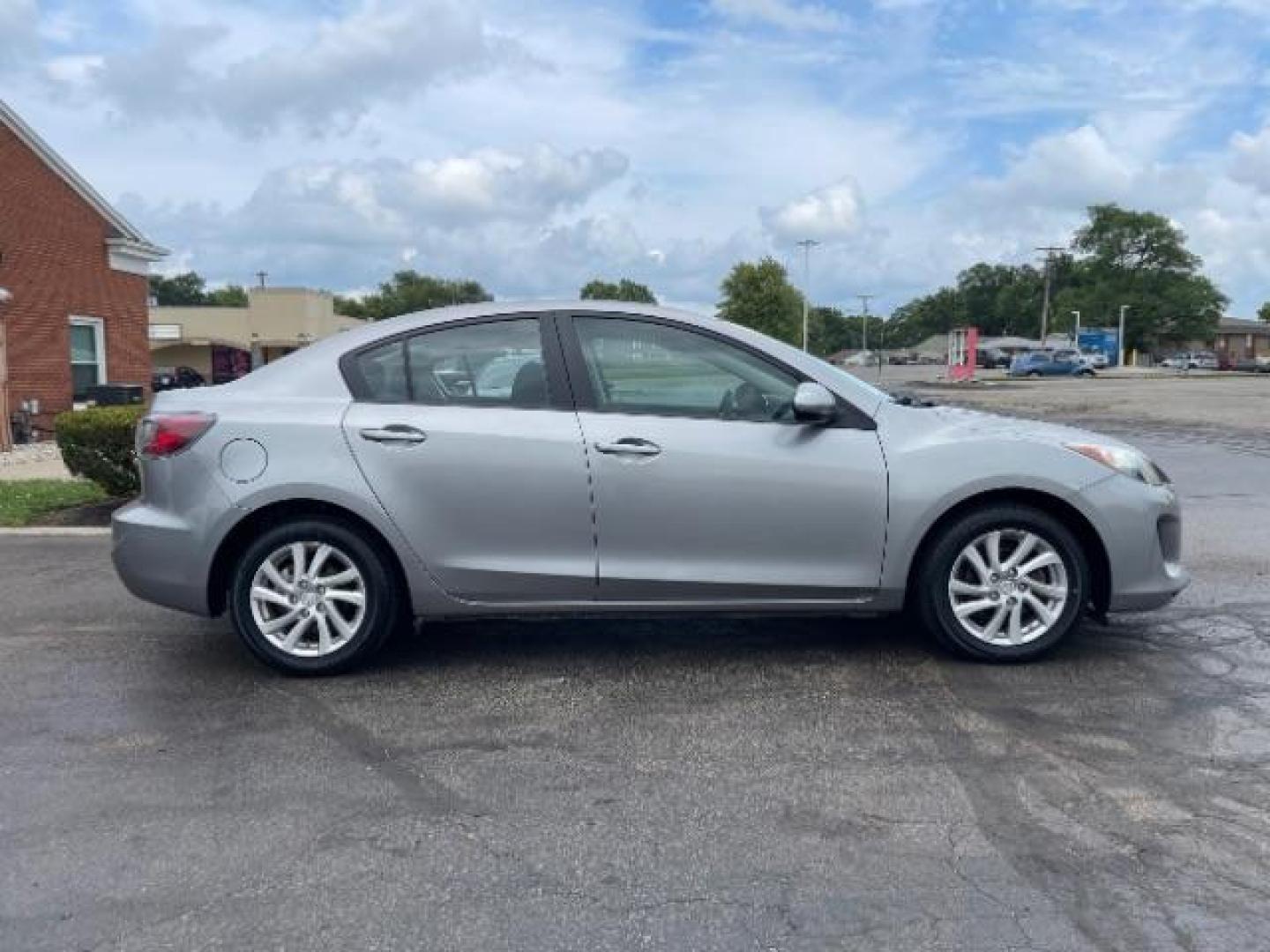 2012 Liquid Silver Metallic Mazda MAZDA3 i Touring 4-Door (JM1BL1V70C1) with an 2.0L L4 DOHC 16V engine, located at 1865 W 2nd St., Xenia, OH, 45385, (937) 372-7777, 39.681259, -83.961945 - Photo#3