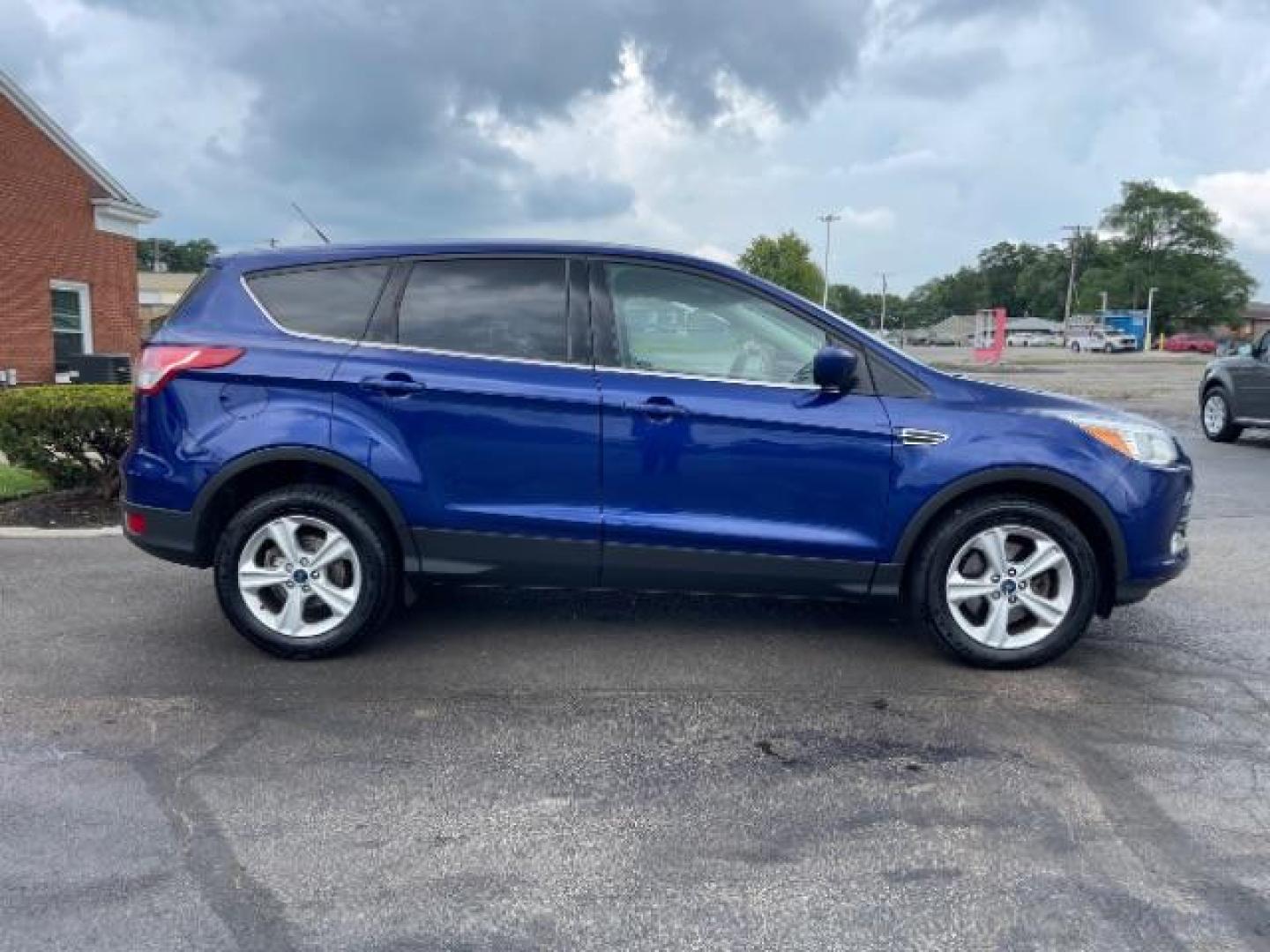 2014 Deep Impact Blue Ford Escape SE 4WD (1FMCU9G96EU) with an 2.0L L4 DOHC 16V engine, 6-Speed Automatic transmission, located at 1865 W 2nd St., Xenia, OH, 45385, (937) 372-7777, 39.681259, -83.961945 - Photo#3