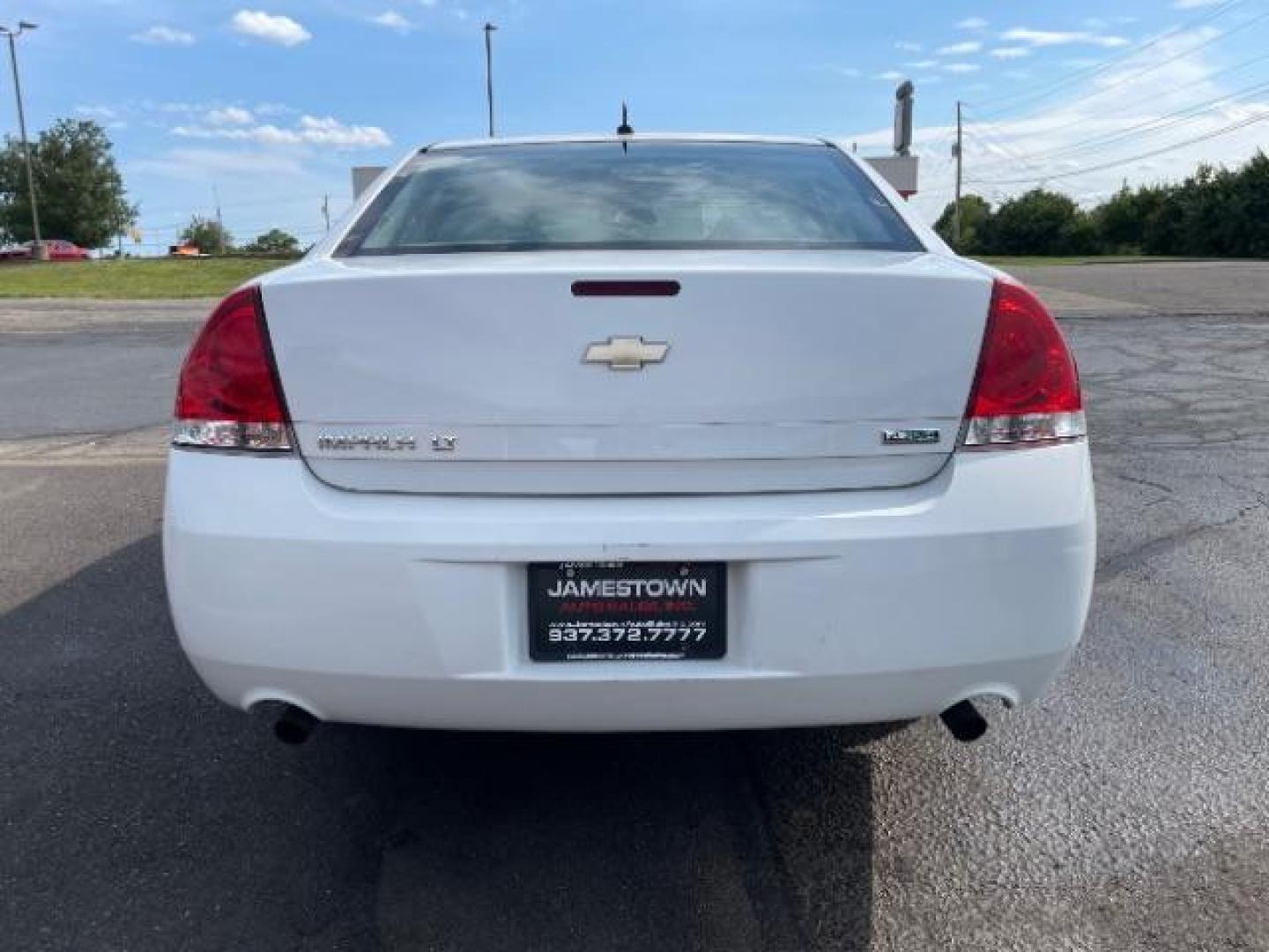 2013 White Chevrolet Impala LT (Fleet) (2G1WG5E3XD1) with an 3.6L V6 DOHC 16V FFV engine, 6-Speed Automatic transmission, located at 1865 W 2nd St., Xenia, OH, 45385, (937) 372-7777, 39.681259, -83.961945 - Photo#3