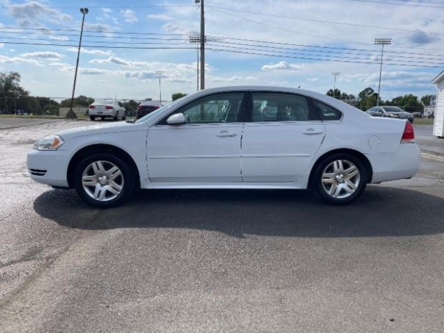 2013 White Chevrolet Impala LT (Fleet) (2G1WG5E3XD1) with an 3.6L V6 DOHC 16V FFV engine, 6-Speed Automatic transmission, located at 1865 W 2nd St., Xenia, OH, 45385, (937) 372-7777, 39.681259, -83.961945 - Photo#5