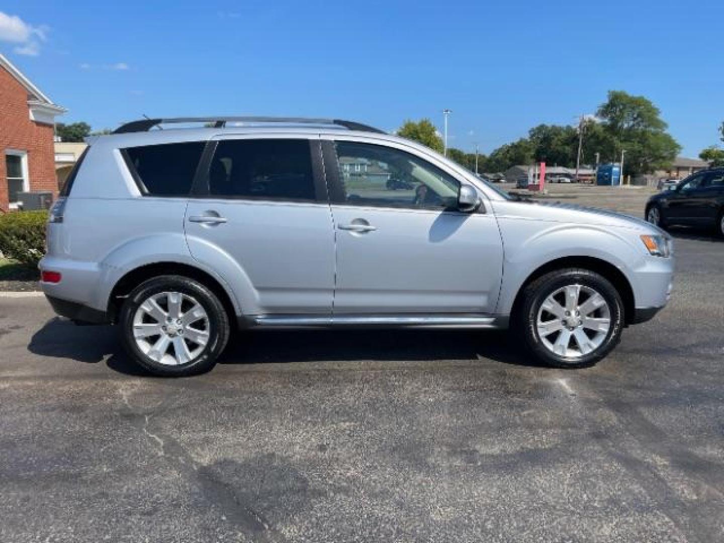 2013 Cool Silver Metallic Mitsubishi Outlander SE AWC (JA4JT3AW3DU) with an 2.4L L4 DOHC 16V engine, 6-Speed Automatic transmission, located at 1865 W 2nd St., Xenia, OH, 45385, (937) 372-7777, 39.681259, -83.961945 - Photo#3