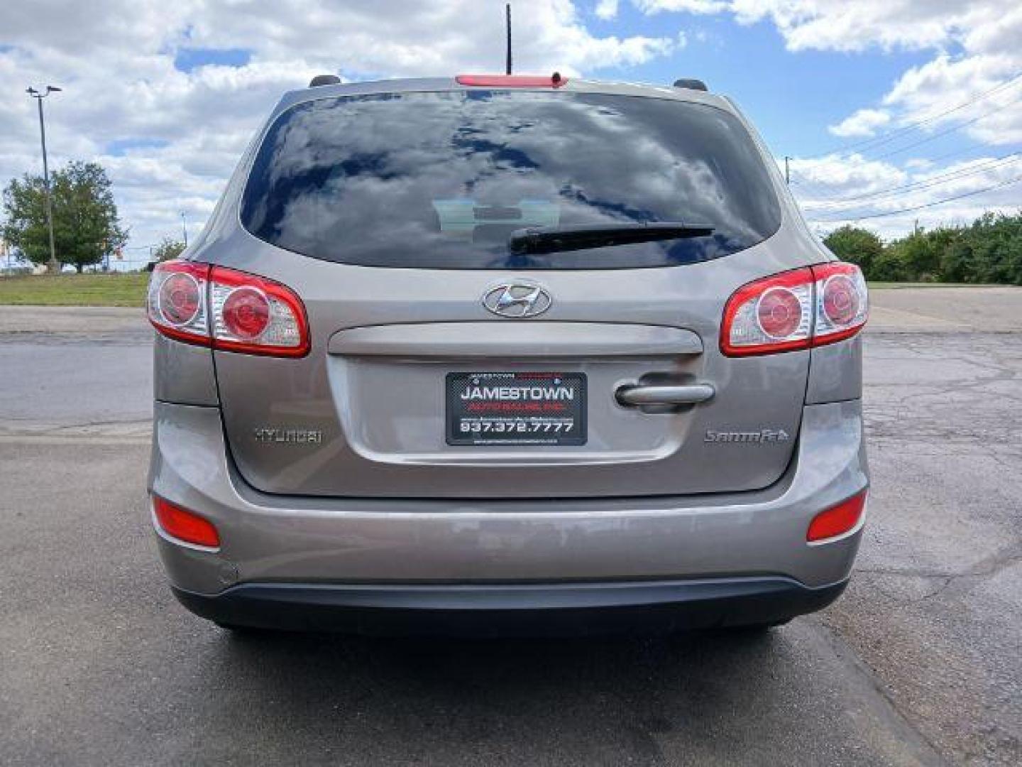 2011 Gray Hyundai Santa Fe GLS 3.5 FWD (5XYZG4AG8BG) with an 3.5L V6 DOHC 24V engine, 6-Speed Automatic transmission, located at 1865 W 2nd St., Xenia, OH, 45385, (937) 372-7777, 39.681259, -83.961945 - Photo#5