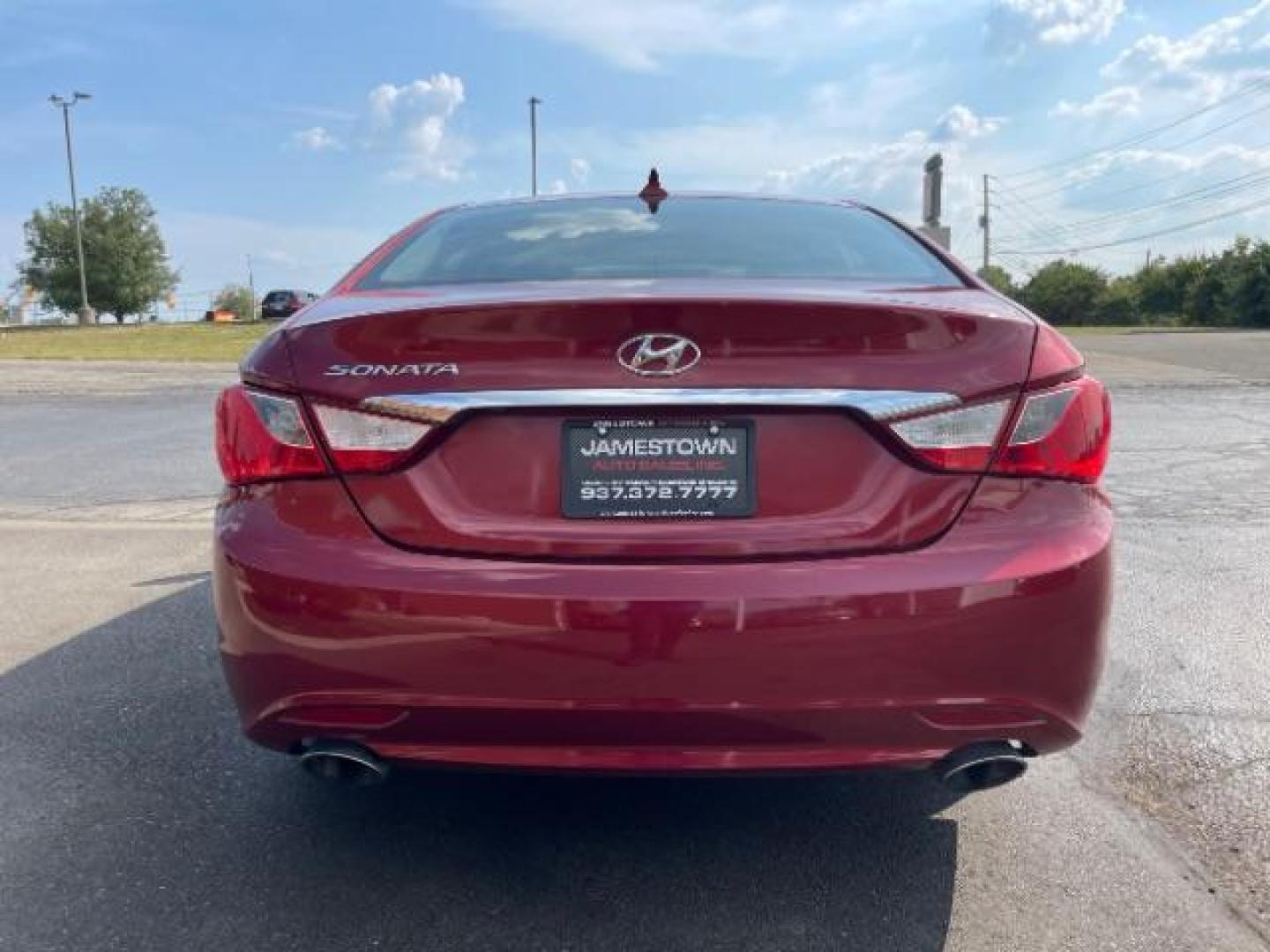 2011 Venetian Red Pearl Hyundai Sonata SE Auto (5NPEC4AC2BH) with an 2.4L L4 DOHC 16V engine, 6-Speed Automatic transmission, located at 1865 W 2nd St., Xenia, OH, 45385, (937) 372-7777, 39.681259, -83.961945 - Photo#5