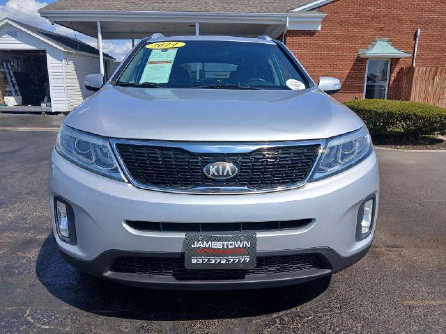 2014 Silver Kia Sorento LX AWD (5XYKTCA69EG) with an 2.4L L4 DOHC 16V engine, 6-Speed Automatic transmission, located at 1865 W 2nd St., Xenia, OH, 45385, (937) 372-7777, 39.681259, -83.961945 - Photo#4