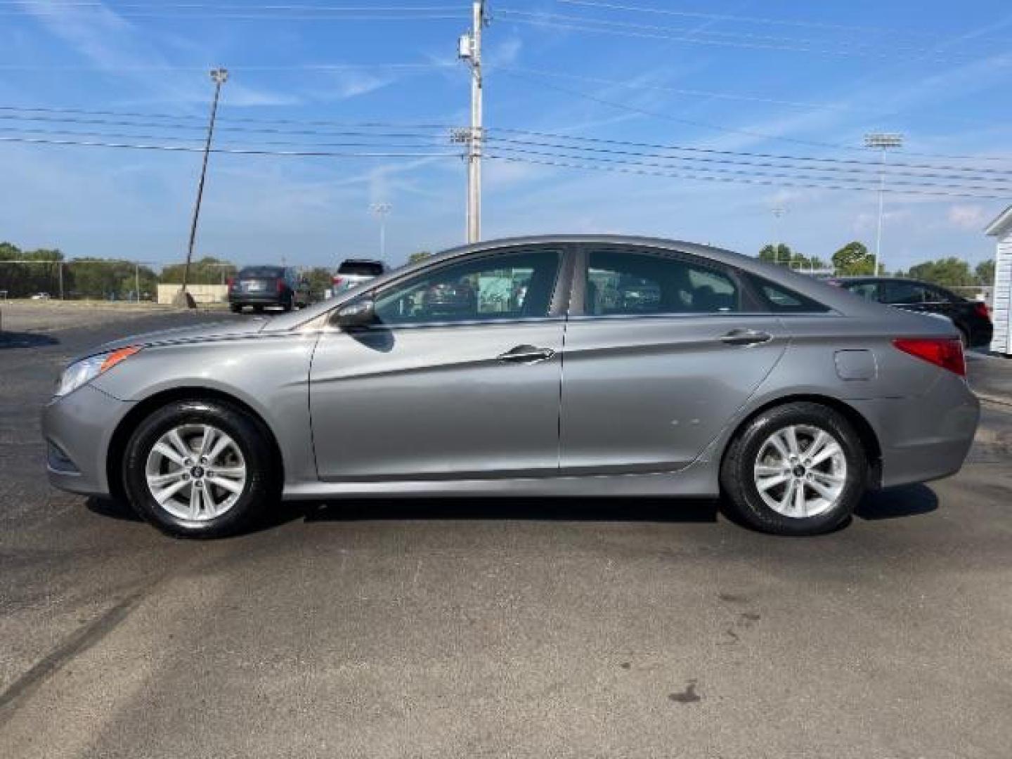 2014 Harbor Gray Metallic Hyundai Sonata GLS (5NPEB4AC1EH) with an 2.4L L4 DOHC 16V engine, 6-Speed Automatic transmission, located at 1865 W 2nd St., Xenia, OH, 45385, (937) 372-7777, 39.681259, -83.961945 - Photo#2