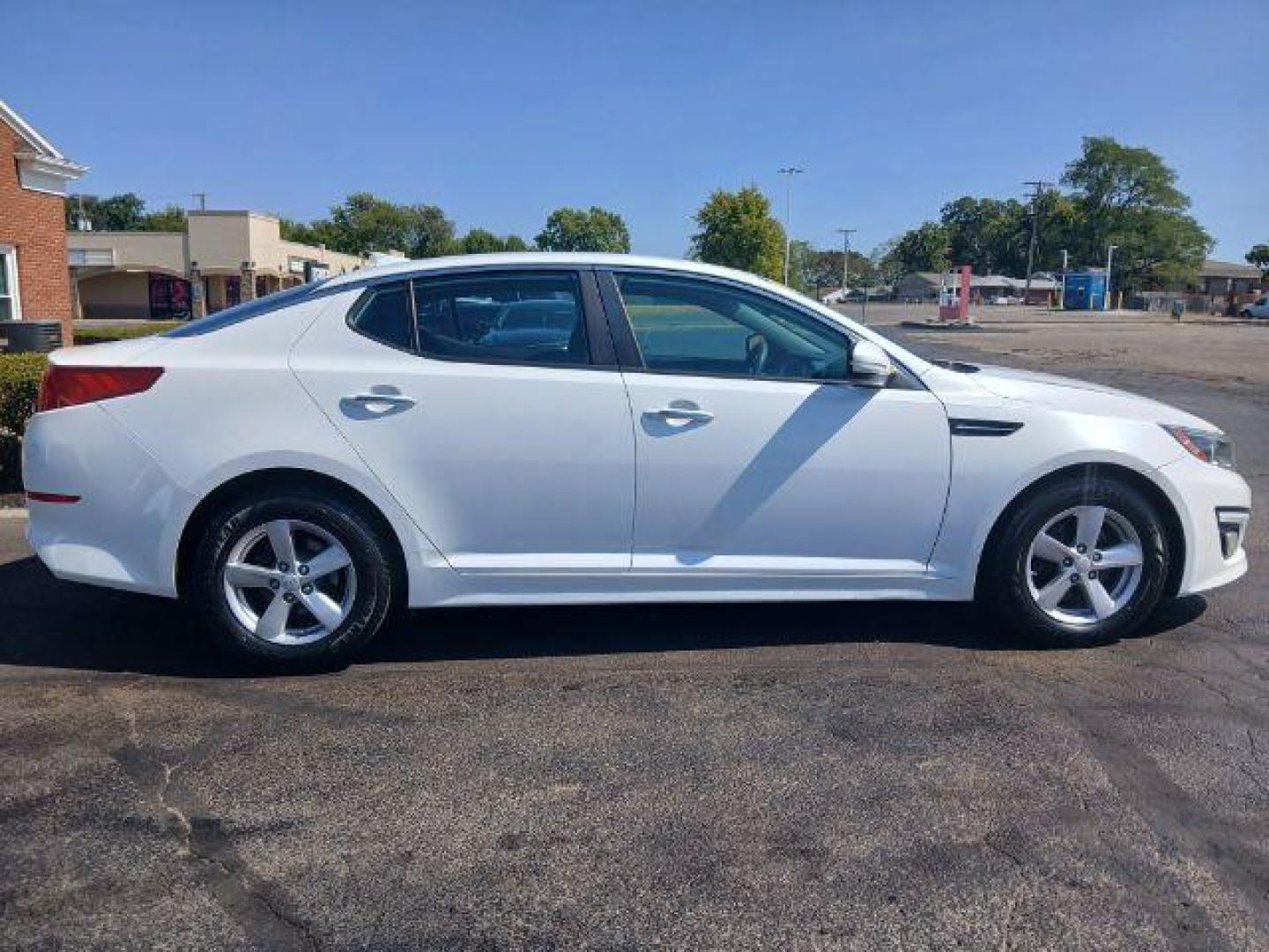 2015 Snow White Pearl Kia Optima LX (5XXGM4A77FG) with an 2.4L L4 DOHC 16V engine, 6-Speed Automatic transmission, located at 1865 W 2nd St., Xenia, OH, 45385, (937) 372-7777, 39.681259, -83.961945 - Photo#3