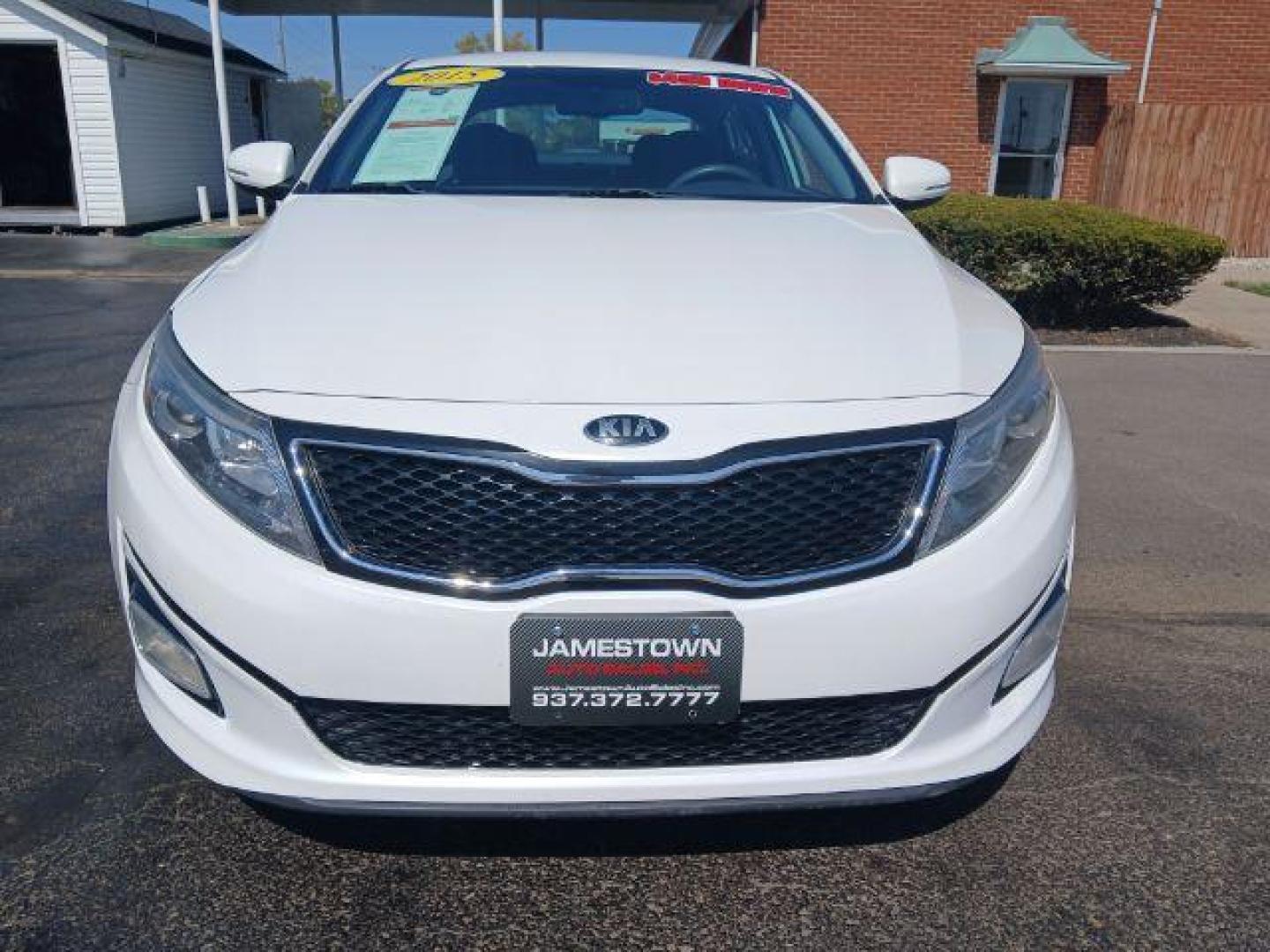 2015 Snow White Pearl Kia Optima LX (5XXGM4A77FG) with an 2.4L L4 DOHC 16V engine, 6-Speed Automatic transmission, located at 1865 W 2nd St., Xenia, OH, 45385, (937) 372-7777, 39.681259, -83.961945 - Photo#4