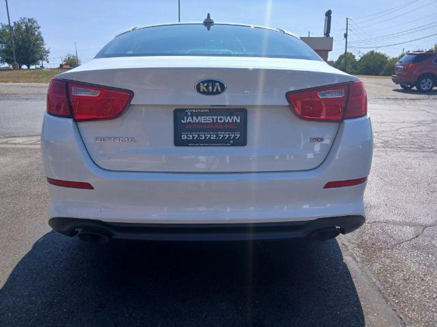 2015 Snow White Pearl Kia Optima LX (5XXGM4A77FG) with an 2.4L L4 DOHC 16V engine, 6-Speed Automatic transmission, located at 1865 W 2nd St., Xenia, OH, 45385, (937) 372-7777, 39.681259, -83.961945 - Photo#5