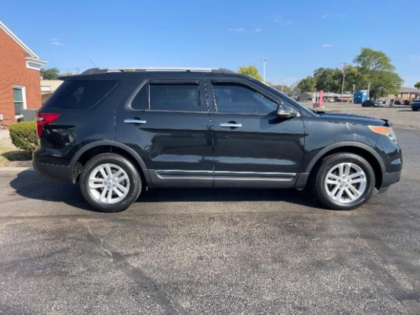 2012 Black Ford Explorer XLT 4WD (1FMHK8D83CG) with an 3.5L V6 DOHC 24V engine, 6-Speed Automatic transmission, located at 1865 W 2nd St., Xenia, OH, 45385, (937) 372-7777, 39.681259, -83.961945 - Photo#5