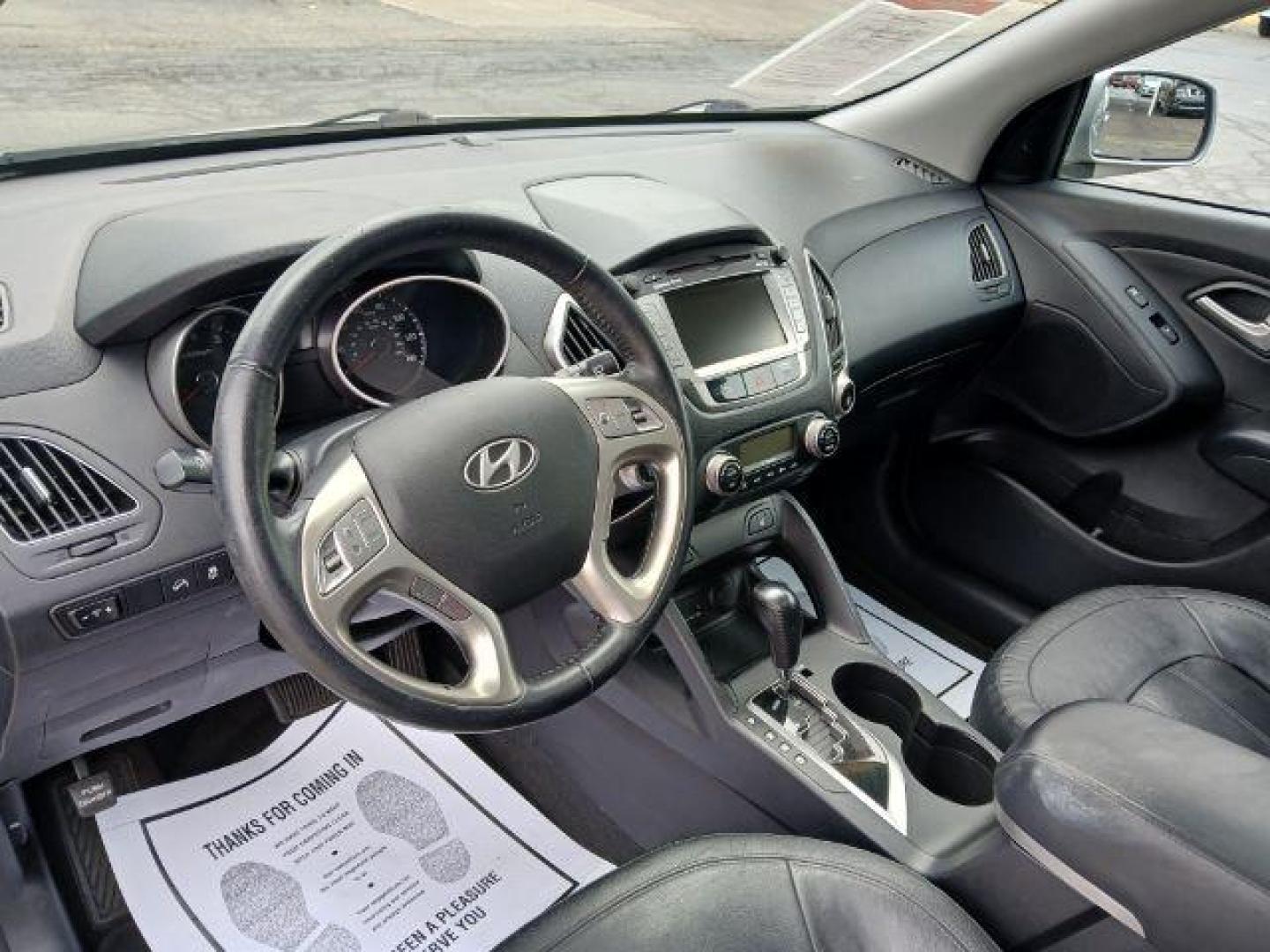 2013 Graphite Gray Metallic Hyundai Tucson Limited 2WD (KM8JU3ACXDU) with an 2.4L L4 DOHC 16V engine, 6-Speed Automatic transmission, located at 1865 W 2nd St., Xenia, OH, 45385, (937) 372-7777, 39.681259, -83.961945 - Photo#6