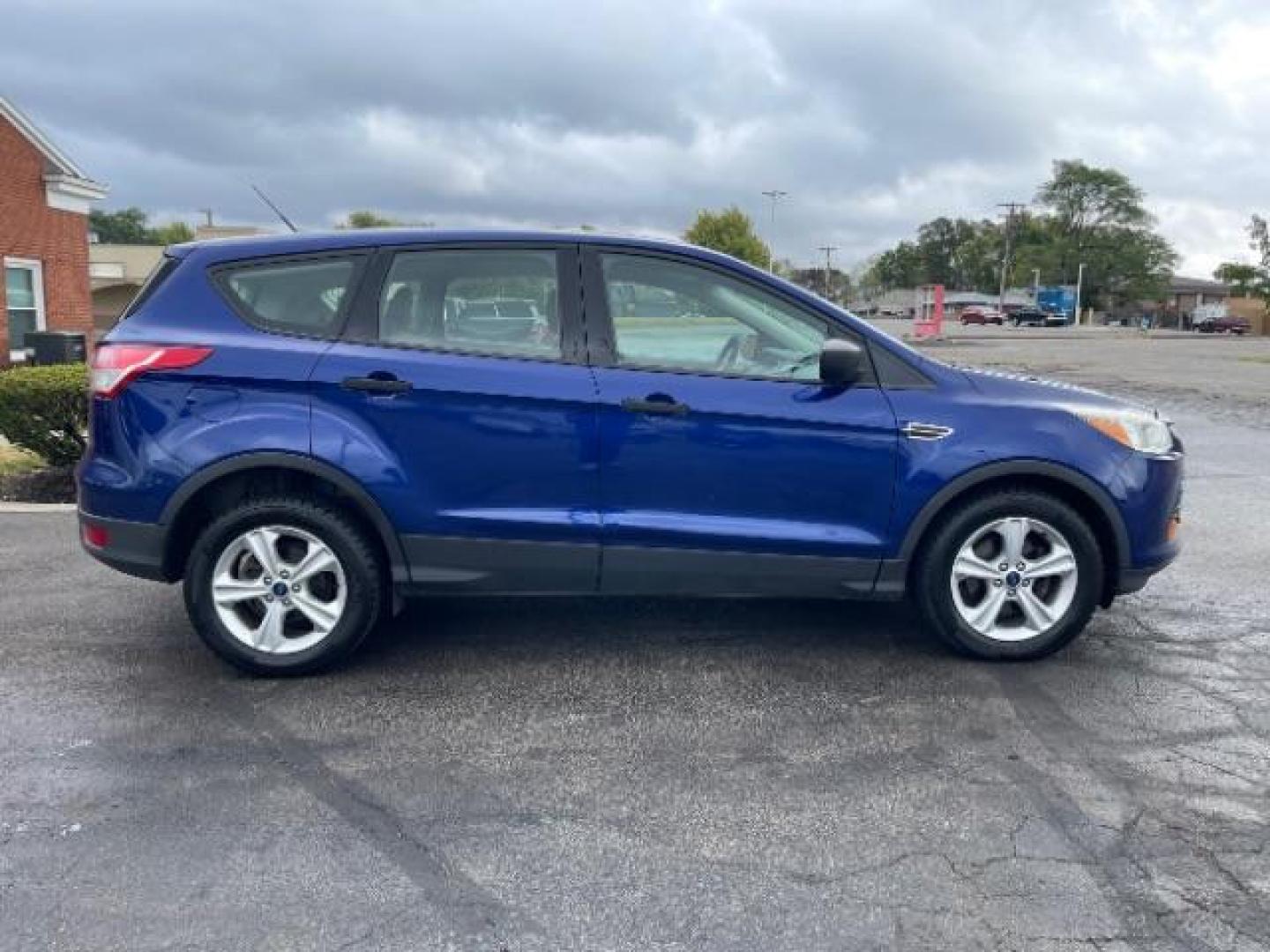 2014 Deep Impact Blue Ford Escape S FWD (1FMCU0F71EU) with an 2.5L L4 DOHC 16V engine, 6-Speed Automatic transmission, located at 1865 W 2nd St., Xenia, OH, 45385, (937) 372-7777, 39.681259, -83.961945 - Photo#4