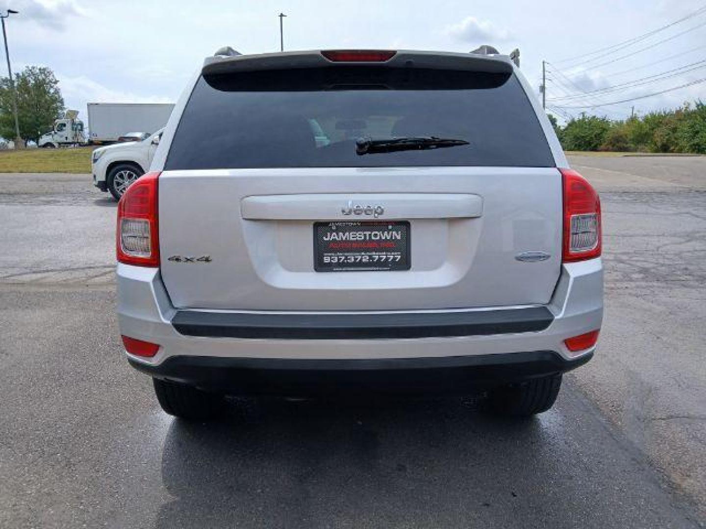 2011 Silver Jeep Compass Sport 4WD (1J4NF1FB8BD) with an 2.4L L4 DOHC 16V engine, located at 1865 W 2nd St., Xenia, OH, 45385, (937) 372-7777, 39.681259, -83.961945 - Photo#5