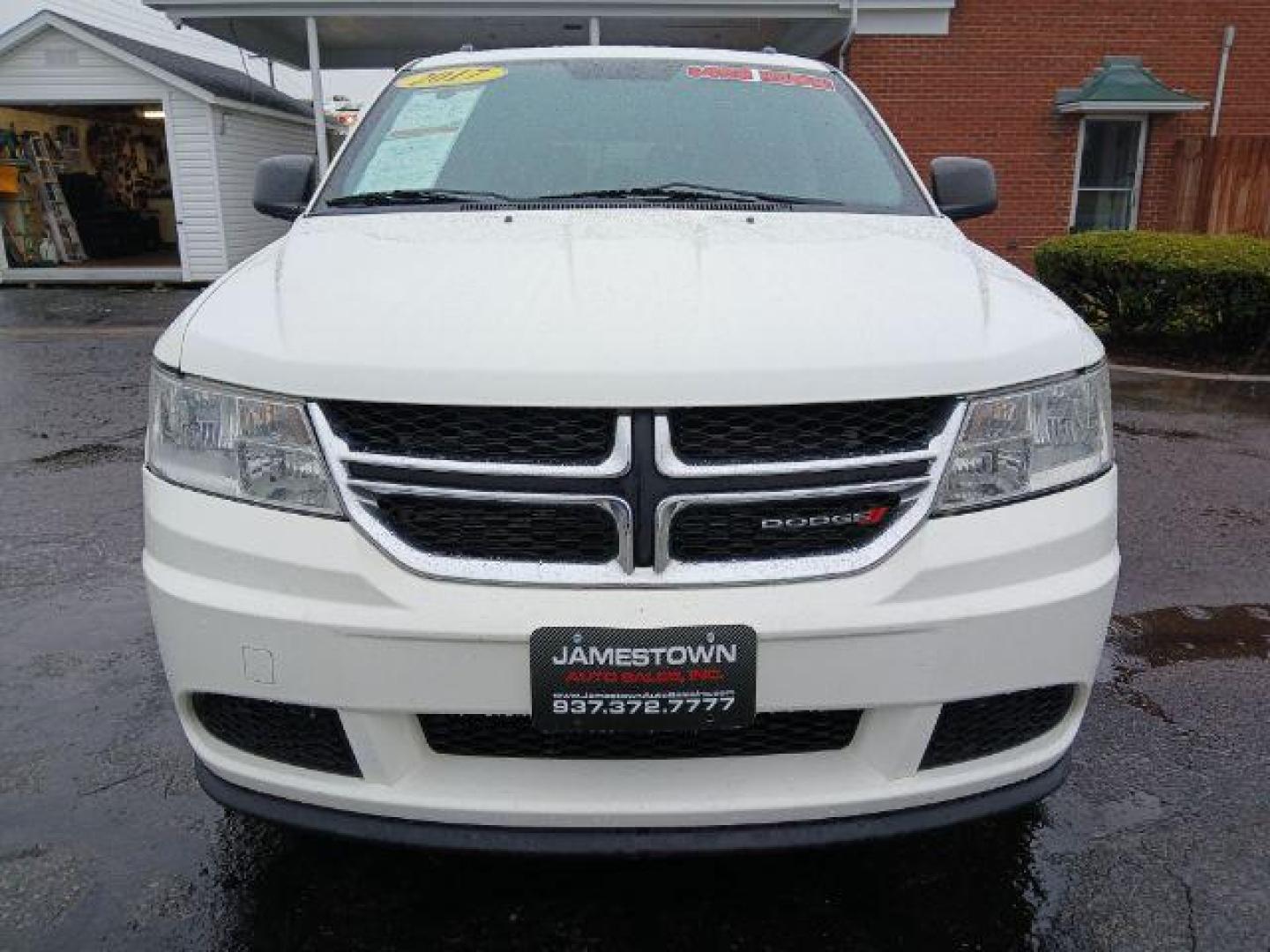 2017 Whtie Noise Tri-Coat Dodge Journey SE (3C4PDCAB5HT) with an 2.4L L4 DOHC 16V engine, 4-Speed Automatic transmission, located at 1865 W 2nd St., Xenia, OH, 45385, (937) 372-7777, 39.681259, -83.961945 - Photo#4