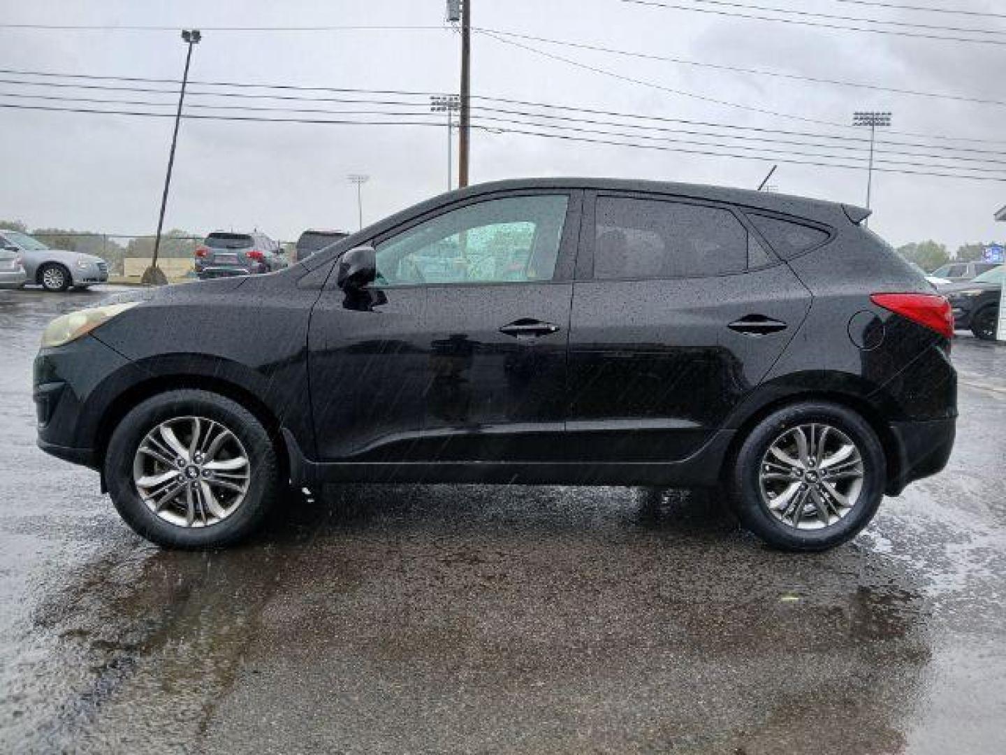 2014 Black Hyundai Tucson GL Auto AWD (KM8JTCAF0EU) with an 2.0L L4 DOHC 16V engine, 6-Speed Automatic transmission, located at 1865 W 2nd St., Xenia, OH, 45385, (937) 372-7777, 39.681259, -83.961945 - Photo#2