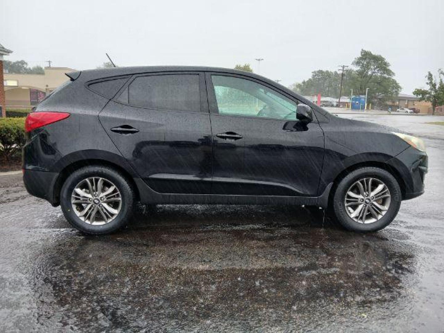 2014 Black Hyundai Tucson GL Auto AWD (KM8JTCAF0EU) with an 2.0L L4 DOHC 16V engine, 6-Speed Automatic transmission, located at 1865 W 2nd St., Xenia, OH, 45385, (937) 372-7777, 39.681259, -83.961945 - Photo#3