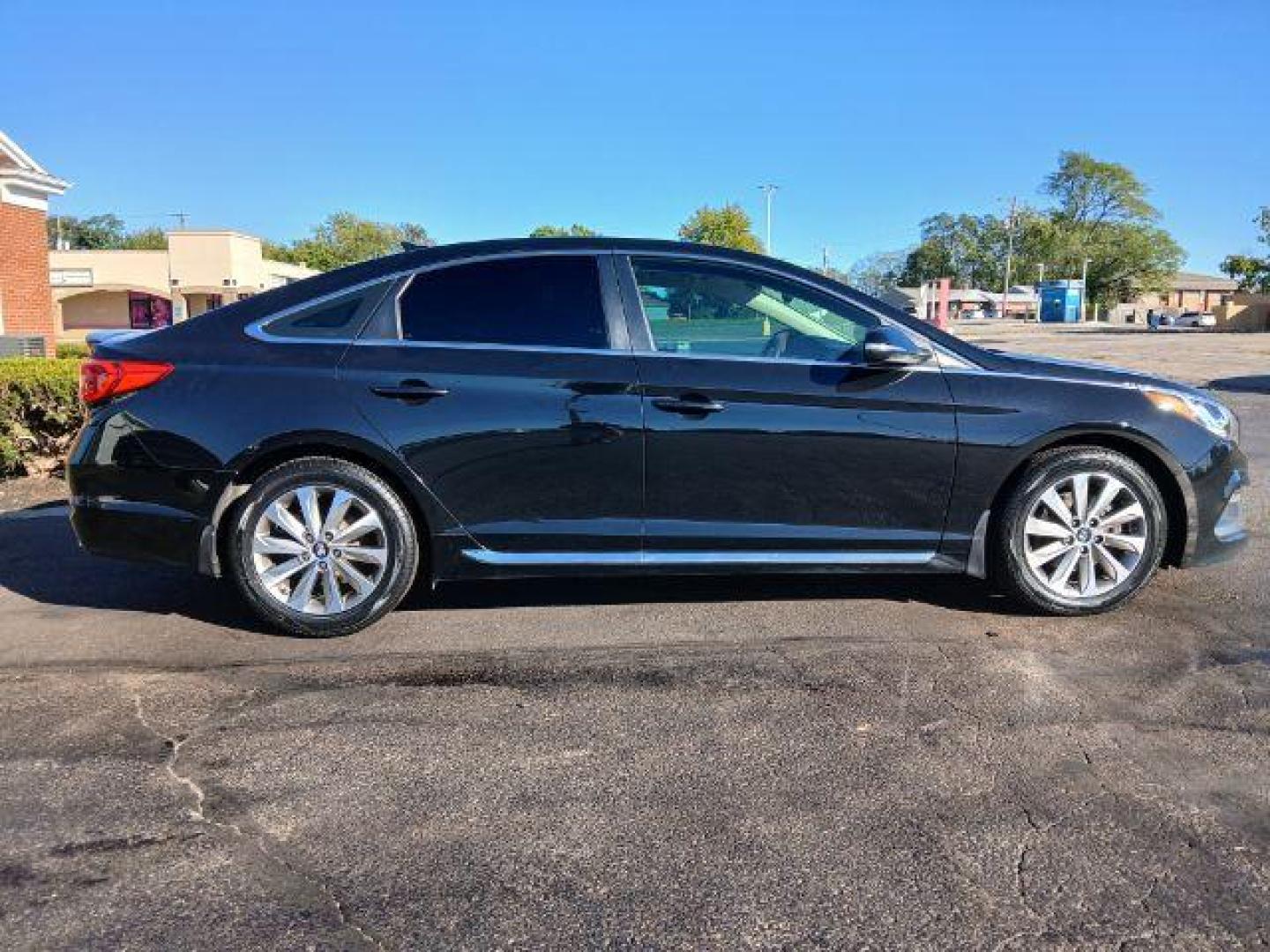 2015 Phantom Black Hyundai Sonata Sport (5NPE34AF2FH) with an 2.4L L4 DOHC 16V engine, 6-Speed Automatic transmission, located at 1865 W 2nd St., Xenia, OH, 45385, (937) 372-7777, 39.681259, -83.961945 - Photo#3