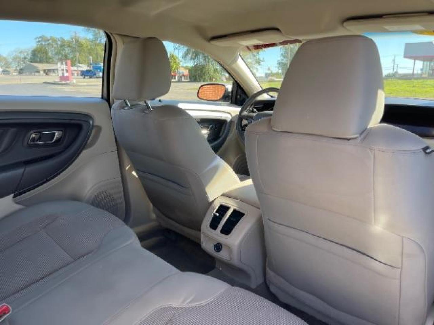 2011 White Suede Ford Taurus SEL FWD (1FAHP2EW5BG) with an 3.5L V6 DOHC 24V engine, 6-Speed Automatic transmission, located at 1865 W 2nd St., Xenia, OH, 45385, (937) 372-7777, 39.681259, -83.961945 - Photo#9