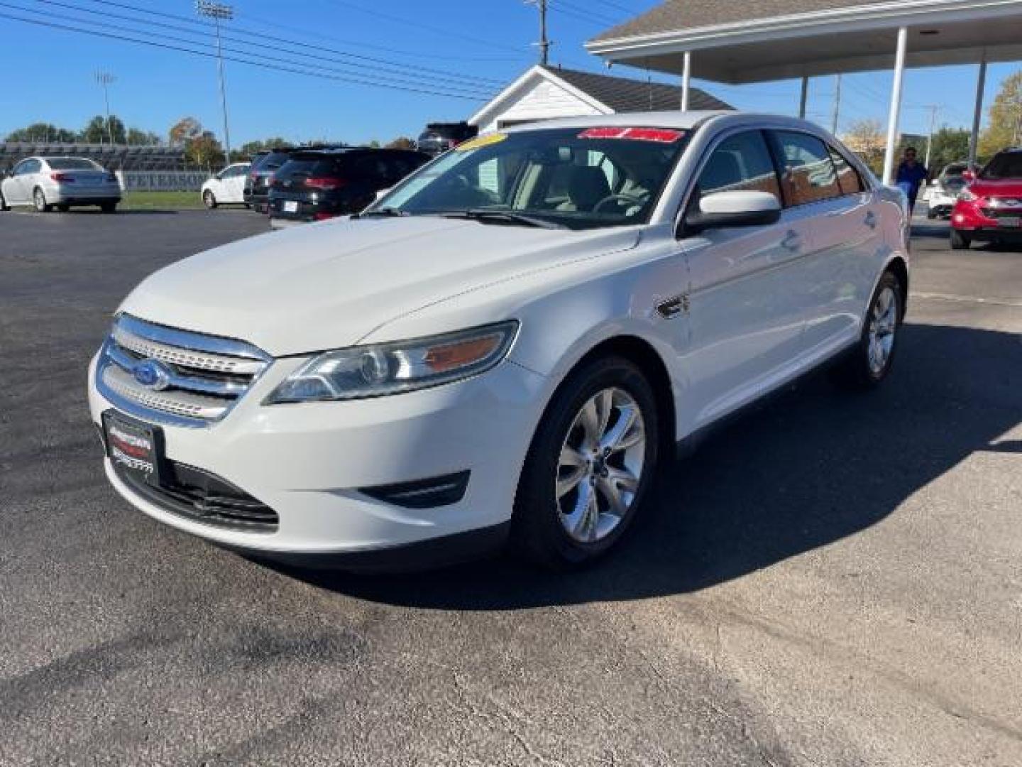 2011 White Suede Ford Taurus SEL FWD (1FAHP2EW5BG) with an 3.5L V6 DOHC 24V engine, 6-Speed Automatic transmission, located at 1865 W 2nd St., Xenia, OH, 45385, (937) 372-7777, 39.681259, -83.961945 - Photo#1