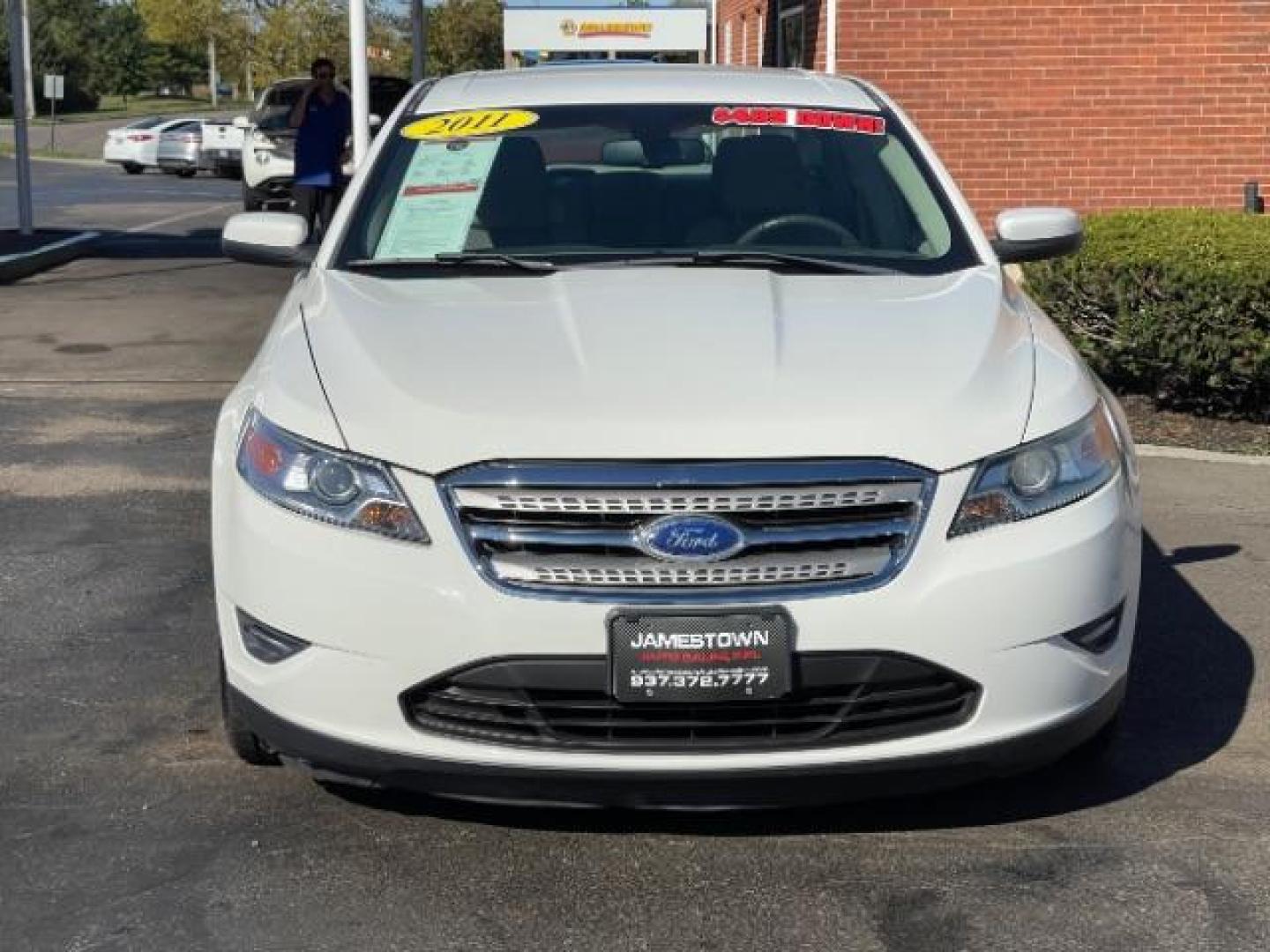 2011 White Suede Ford Taurus SEL FWD (1FAHP2EW5BG) with an 3.5L V6 DOHC 24V engine, 6-Speed Automatic transmission, located at 1865 W 2nd St., Xenia, OH, 45385, (937) 372-7777, 39.681259, -83.961945 - Photo#4