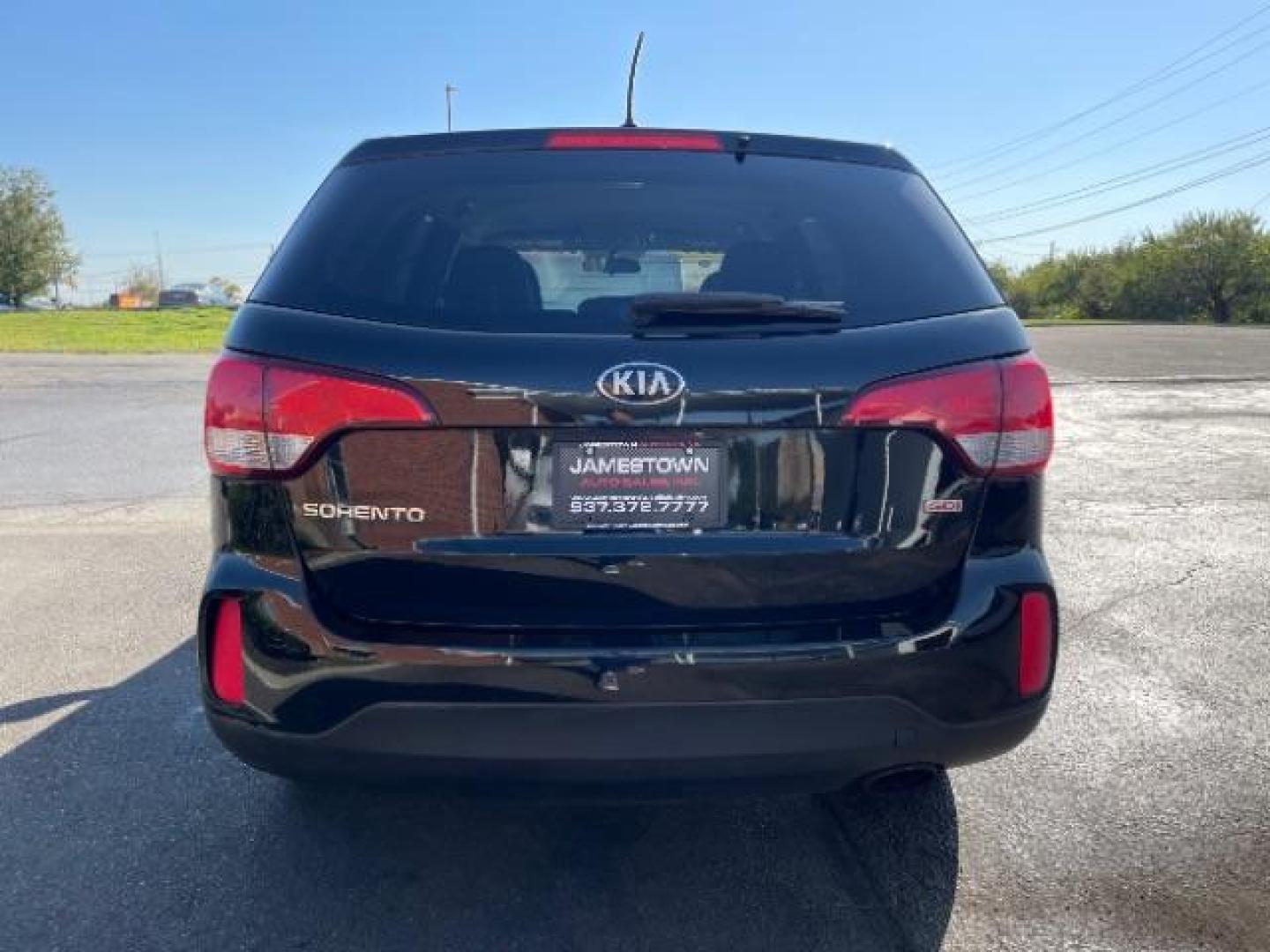 2014 Black Kia Sorento LX 2WD (5XYKT3A65EG) with an 2.4L L4 DOHC 16V engine, 6-Speed Automatic transmission, located at 1865 W 2nd St., Xenia, OH, 45385, (937) 372-7777, 39.681259, -83.961945 - Photo#5