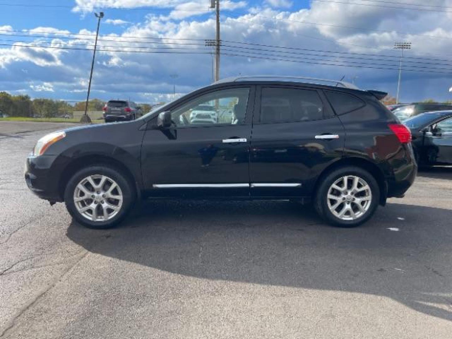 2013 Super Black Nissan Rogue S AWD (JN8AS5MV6DW) with an 2.5L L4 DOHC 16V engine, Continuously Variable Transmission transmission, located at 1865 W 2nd St., Xenia, OH, 45385, (937) 372-7777, 39.681259, -83.961945 - Photo#4