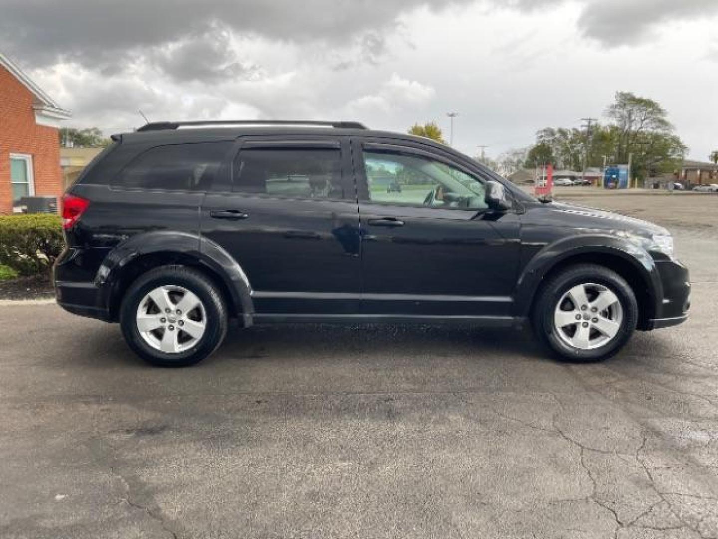 2012 Brilliant Black Crystal Pearl Dodge Journey SXT (3C4PDCBG9CT) with an 3.6L V6 DOHC 24V engine, 6-Speed Automatic transmission, located at 1865 W 2nd St., Xenia, OH, 45385, (937) 372-7777, 39.681259, -83.961945 - Photo#3