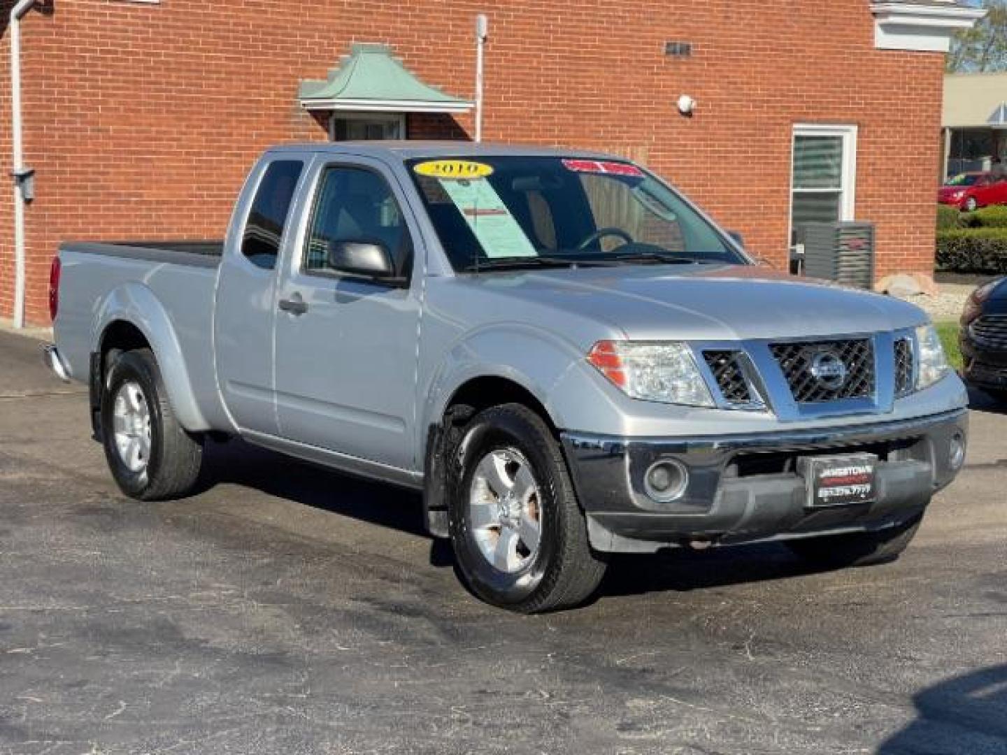 2010 Radiant Silver Metallic Nissan Frontier LE King Cab 4WD (1N6AD0CW5AC) with an 4.0L V6 DOHC 24V engine, 5-Speed Automatic transmission, located at 1865 W 2nd St., Xenia, OH, 45385, (937) 372-7777, 39.681259, -83.961945 - Photo#0