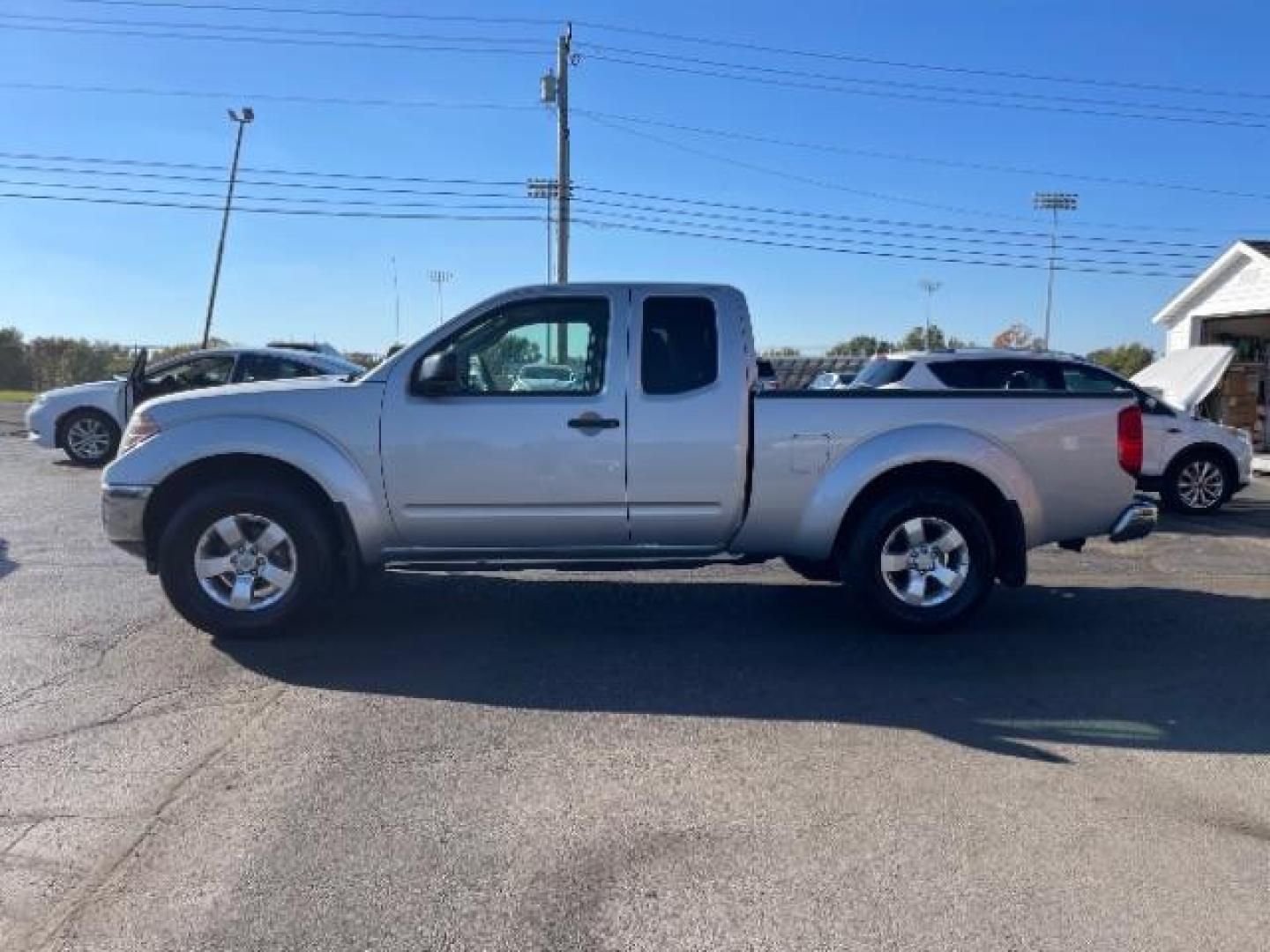 2010 Radiant Silver Metallic Nissan Frontier LE King Cab 4WD (1N6AD0CW5AC) with an 4.0L V6 DOHC 24V engine, 5-Speed Automatic transmission, located at 1865 W 2nd St., Xenia, OH, 45385, (937) 372-7777, 39.681259, -83.961945 - Photo#3