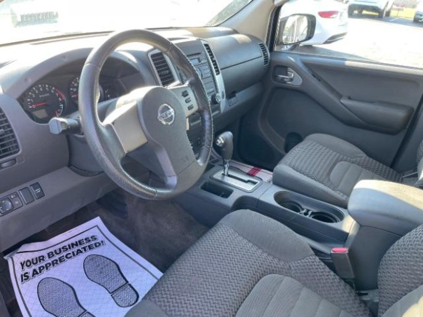 2010 Radiant Silver Metallic Nissan Frontier LE King Cab 4WD (1N6AD0CW5AC) with an 4.0L V6 DOHC 24V engine, 5-Speed Automatic transmission, located at 1865 W 2nd St., Xenia, OH, 45385, (937) 372-7777, 39.681259, -83.961945 - Photo#6