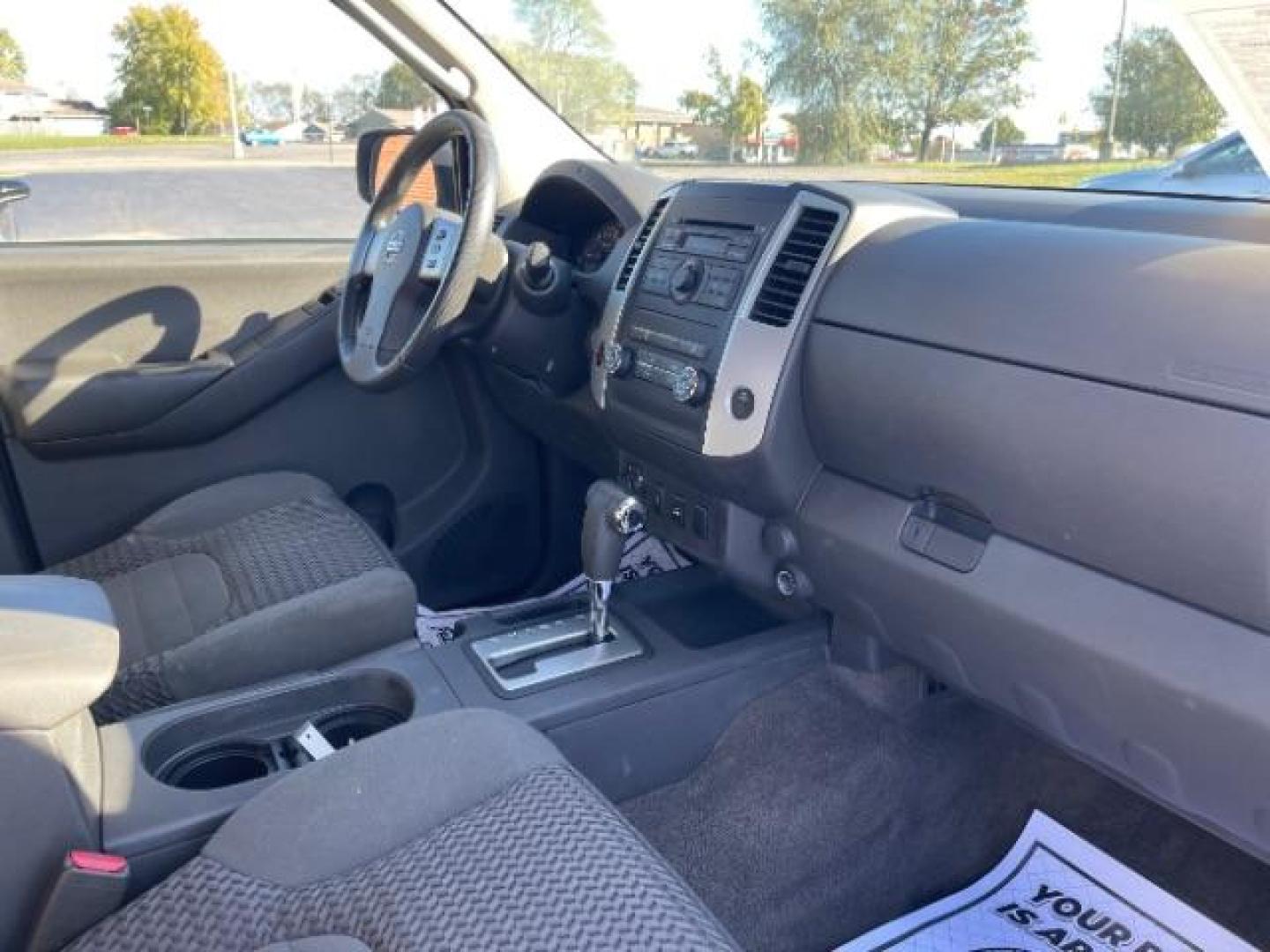 2010 Radiant Silver Metallic Nissan Frontier LE King Cab 4WD (1N6AD0CW5AC) with an 4.0L V6 DOHC 24V engine, 5-Speed Automatic transmission, located at 1865 W 2nd St., Xenia, OH, 45385, (937) 372-7777, 39.681259, -83.961945 - Photo#7