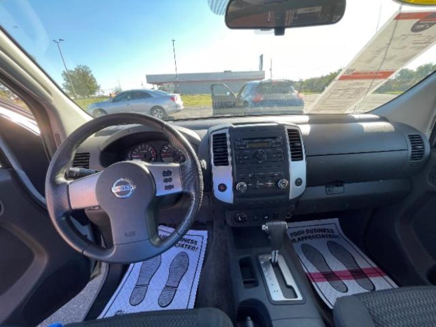 2010 Radiant Silver Metallic Nissan Frontier LE King Cab 4WD (1N6AD0CW5AC) with an 4.0L V6 DOHC 24V engine, 5-Speed Automatic transmission, located at 1865 W 2nd St., Xenia, OH, 45385, (937) 372-7777, 39.681259, -83.961945 - Photo#8