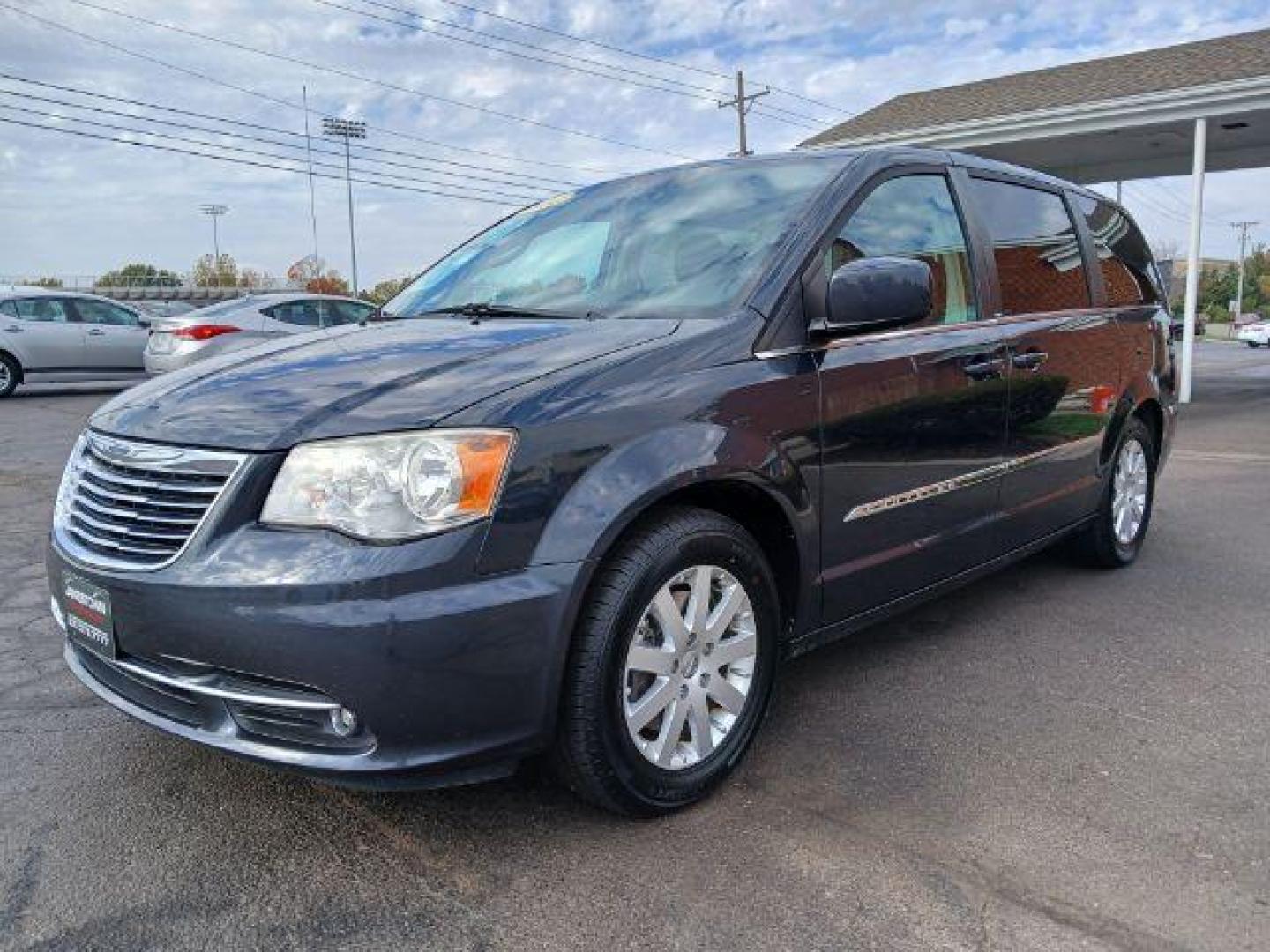 2014 Maximum Steel Metallic CC Chrysler Town and Country Touring (2C4RC1BG1ER) with an 3.6L V6 DOHC 24V engine, 6-Speed Automatic transmission, located at 1865 W 2nd St., Xenia, OH, 45385, (937) 372-7777, 39.681259, -83.961945 - Photo#1