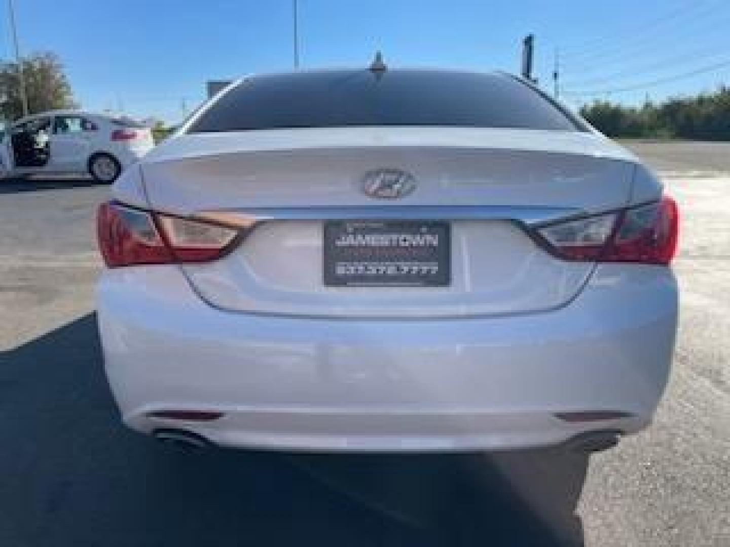 2011 Pearl White Hyundai Sonata SE Auto (5NPEC4AC5BH) with an 2.4L L4 DOHC 16V engine, 6-Speed Automatic transmission, located at 1865 W 2nd St., Xenia, OH, 45385, (937) 372-7777, 39.681259, -83.961945 - Photo#5