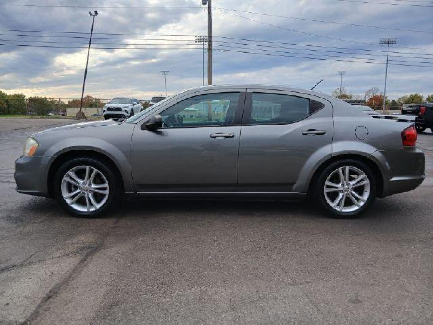 2012 Bright Silver Metallic Dodge Avenger SE (1C3CDZAG6CN) with an 3.6L V6 DOHC 24V FFV engine, 6-Speed Automatic transmission, located at 1865 W 2nd St., Xenia, OH, 45385, (937) 372-7777, 39.681259, -83.961945 - Photo#2