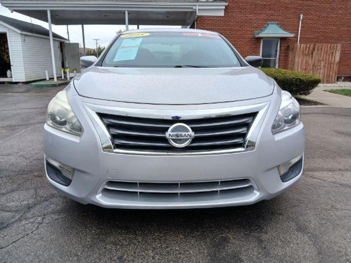 2015 Brilliant Silver Nissan Altima 2.5 (1N4AL3AP8FN) with an 2.5L L4 DOHC 16V engine, Continuously Variable Transmission transmission, located at 1865 W 2nd St., Xenia, OH, 45385, (937) 372-7777, 39.681259, -83.961945 - Photo#4