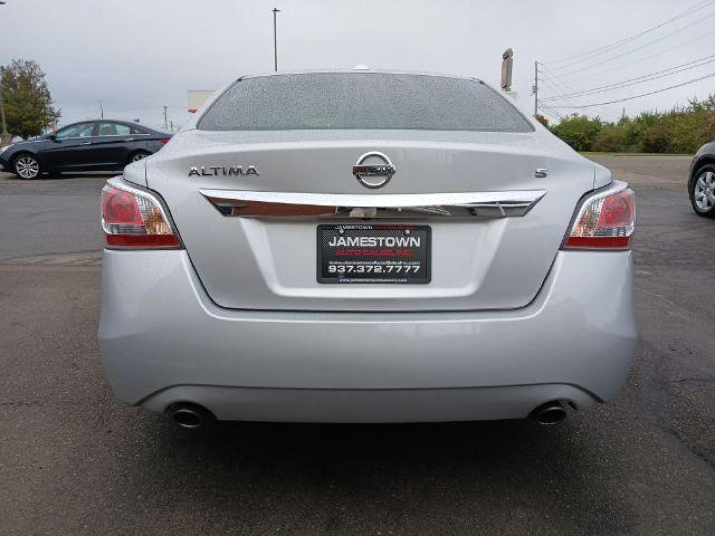 2015 Brilliant Silver Nissan Altima 2.5 (1N4AL3AP8FN) with an 2.5L L4 DOHC 16V engine, Continuously Variable Transmission transmission, located at 1865 W 2nd St., Xenia, OH, 45385, (937) 372-7777, 39.681259, -83.961945 - Photo#5