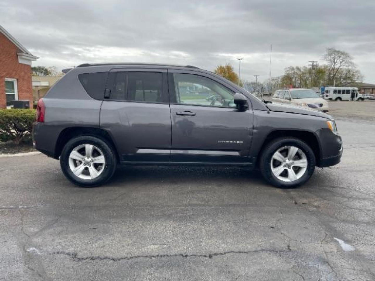 2015 Granite Crystal Metallic Clear Coat Jeep Compass Latitude 4WD (1C4NJDEB3FD) with an 2.4L L4 DOHC 16V engine, 6-Speed Automatic transmission, located at 1865 W 2nd St., Xenia, OH, 45385, (937) 372-7777, 39.681259, -83.961945 - Photo#5