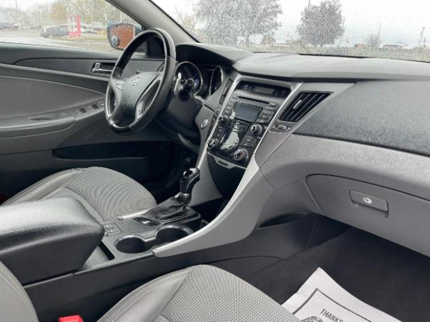 2013 Blue Hyundai Sonata SE Auto (5NPEC4AC3DH) with an 2.4L L4 DOHC 16V engine, 6-Speed Automatic transmission, located at 1865 W 2nd St., Xenia, OH, 45385, (937) 372-7777, 39.681259, -83.961945 - Photo#8