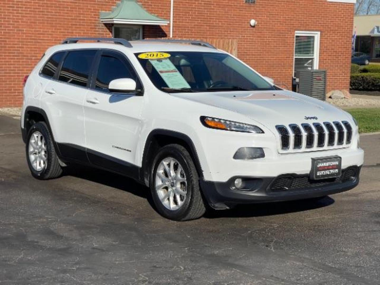 2015 Bright White Clearcoat Jeep Cherokee Latitude FWD (1C4PJLCB5FW) with an 2.4L L4 DOHC 16V engine, 9-Speed Automatic transmission, located at 1865 W 2nd St., Xenia, OH, 45385, (937) 372-7777, 39.681259, -83.961945 - Photo#0