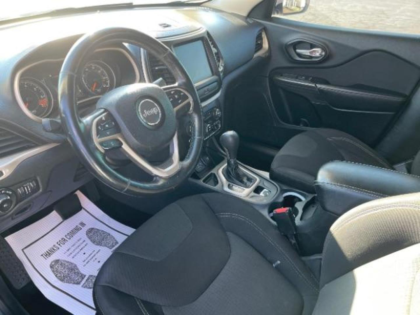 2015 Bright White Clearcoat Jeep Cherokee Latitude FWD (1C4PJLCB5FW) with an 2.4L L4 DOHC 16V engine, 9-Speed Automatic transmission, located at 1865 W 2nd St., Xenia, OH, 45385, (937) 372-7777, 39.681259, -83.961945 - Photo#6