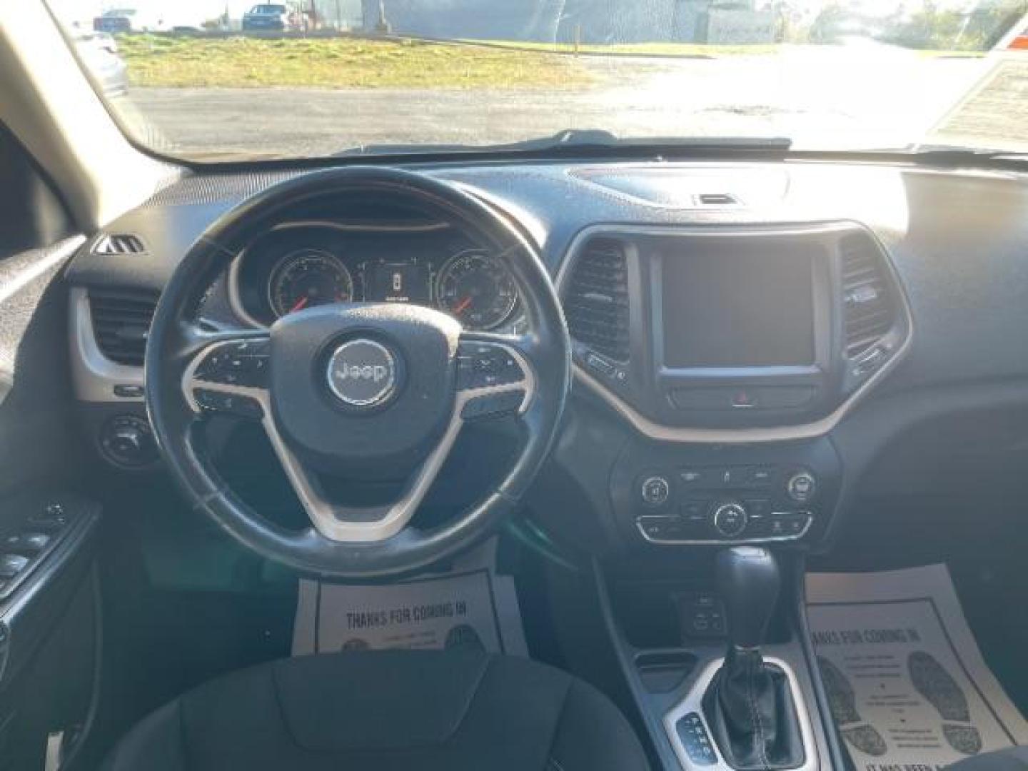 2015 Bright White Clearcoat Jeep Cherokee Latitude FWD (1C4PJLCB5FW) with an 2.4L L4 DOHC 16V engine, 9-Speed Automatic transmission, located at 1865 W 2nd St., Xenia, OH, 45385, (937) 372-7777, 39.681259, -83.961945 - Photo#7