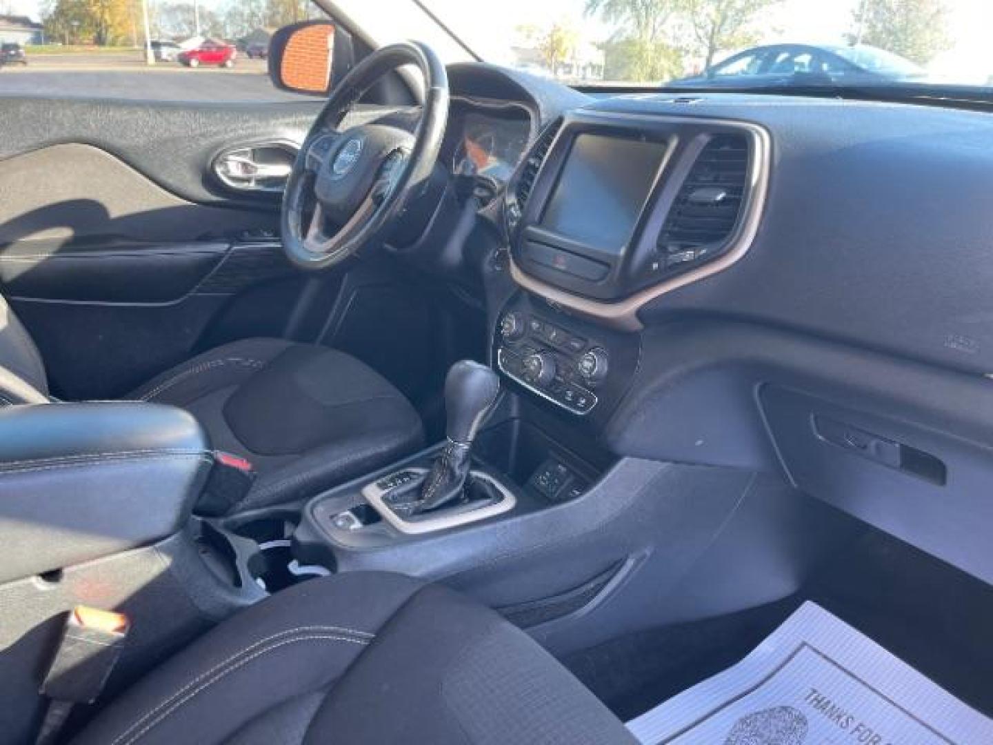 2015 Bright White Clearcoat Jeep Cherokee Latitude FWD (1C4PJLCB5FW) with an 2.4L L4 DOHC 16V engine, 9-Speed Automatic transmission, located at 1865 W 2nd St., Xenia, OH, 45385, (937) 372-7777, 39.681259, -83.961945 - Photo#8