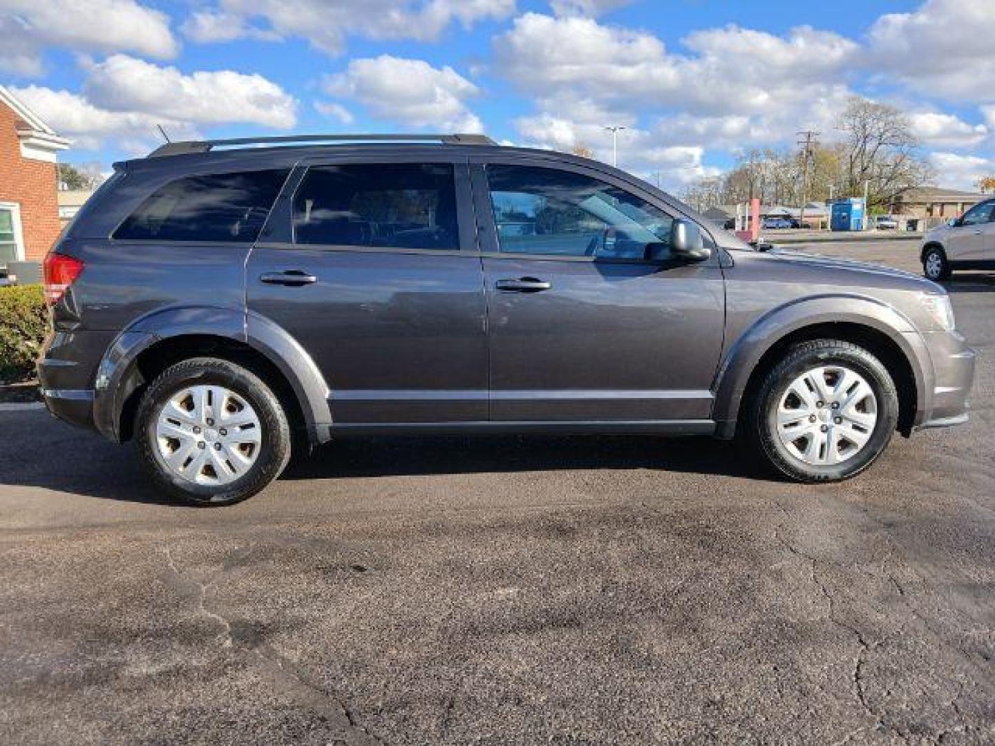 2016 Granite Crystal Metallic Clear Coat Dodge Journey SE (3C4PDCAB7GT) with an 2.4L L4 DOHC 16V engine, 4-Speed Automatic transmission, located at 1865 W 2nd St., Xenia, OH, 45385, (937) 372-7777, 39.681259, -83.961945 - Photo#3