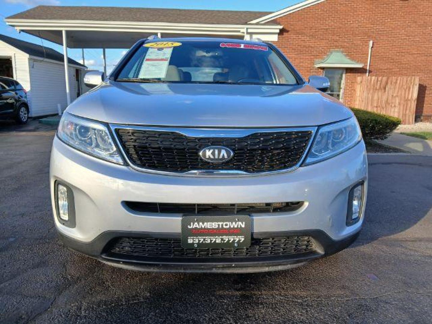 2015 Titanium Silver Kia Sorento LX 2WD (5XYKT4A62FG) with an 2.4L L4 DOHC 16V engine, 6-Speed Automatic transmission, located at 1865 W 2nd St., Xenia, OH, 45385, (937) 372-7777, 39.681259, -83.961945 - Photo#4