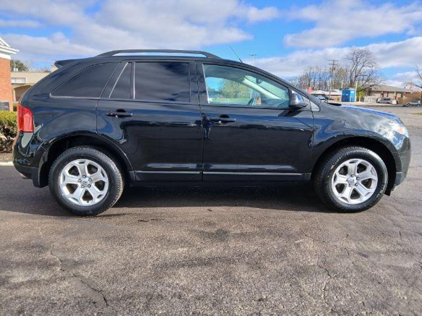 2013 Tuxedo Black Metallic Ford Edge SEL FWD (2FMDK3JC8DB) with an 3.5L V6 DOHC 24V engine, 6-Speed Automatic transmission, located at 1865 W 2nd St., Xenia, OH, 45385, (937) 372-7777, 39.681259, -83.961945 - Photo#3