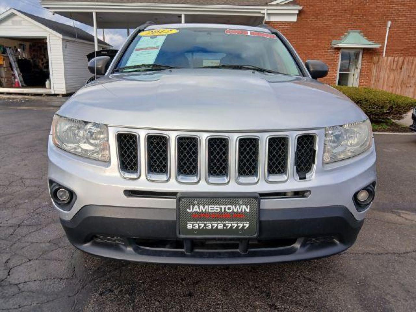 2012 Bright Silver Metallic Jeep Compass Sport 4WD (1C4NJDBB6CD) with an 2.4L L4 DOHC 16V engine, located at 1865 W 2nd St., Xenia, OH, 45385, (937) 372-7777, 39.681259, -83.961945 - Photo#4